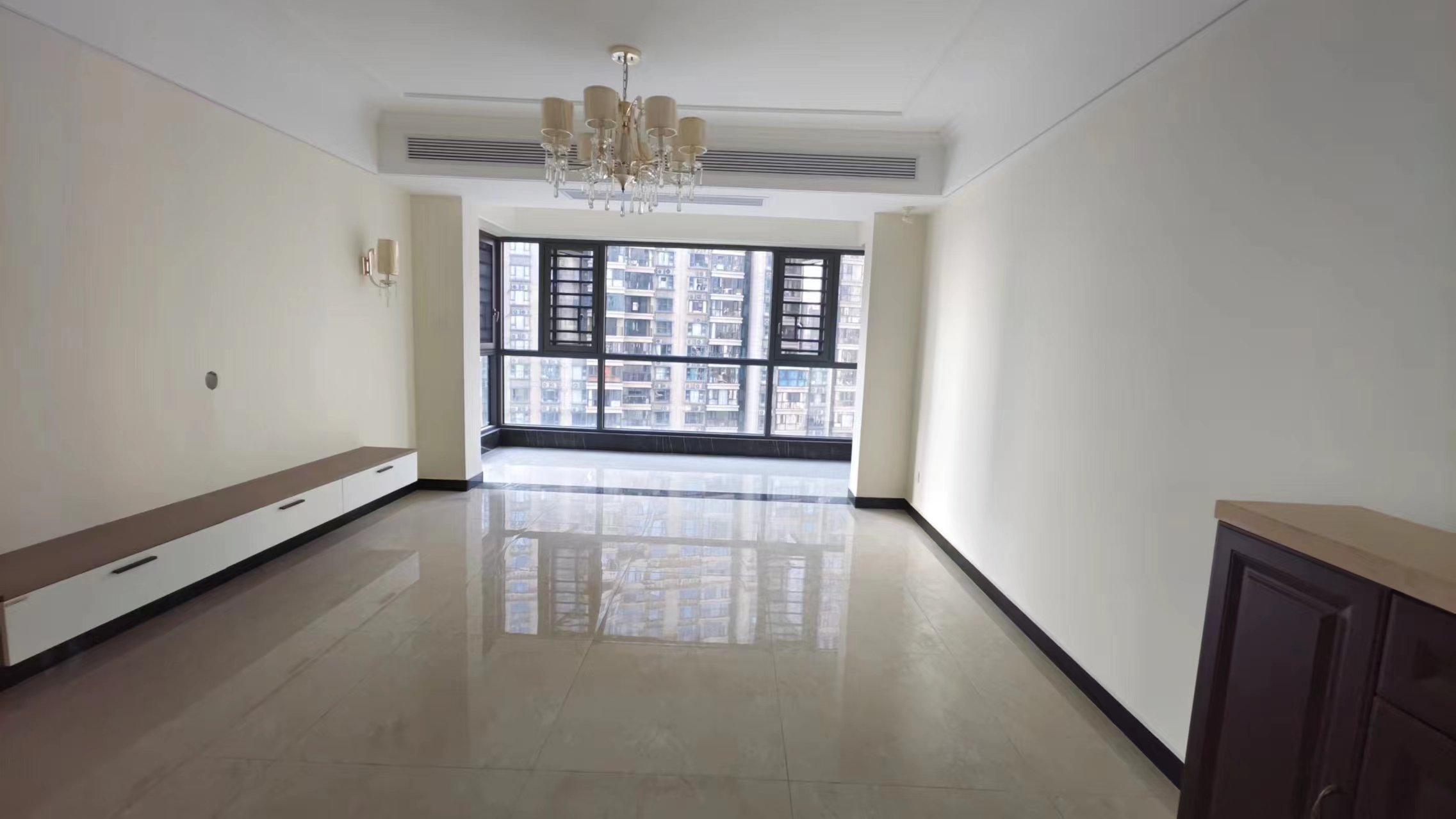 恒大华府  4室2厅2卫    108.0万 恒大华府  4室2厅2卫    108.0万室内图