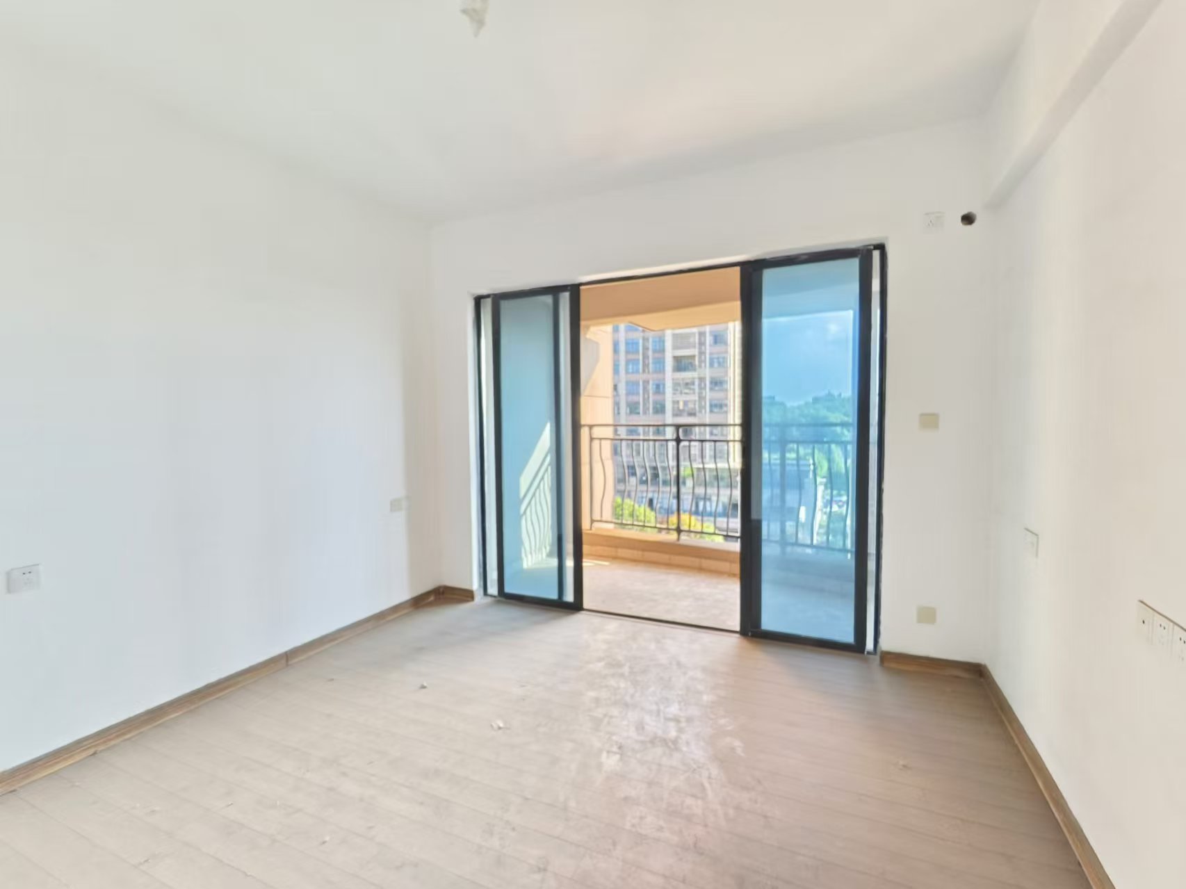 碧桂园 4室2厅3卫 73.0万 碧桂园 4室2厅3卫 73.0万室内图