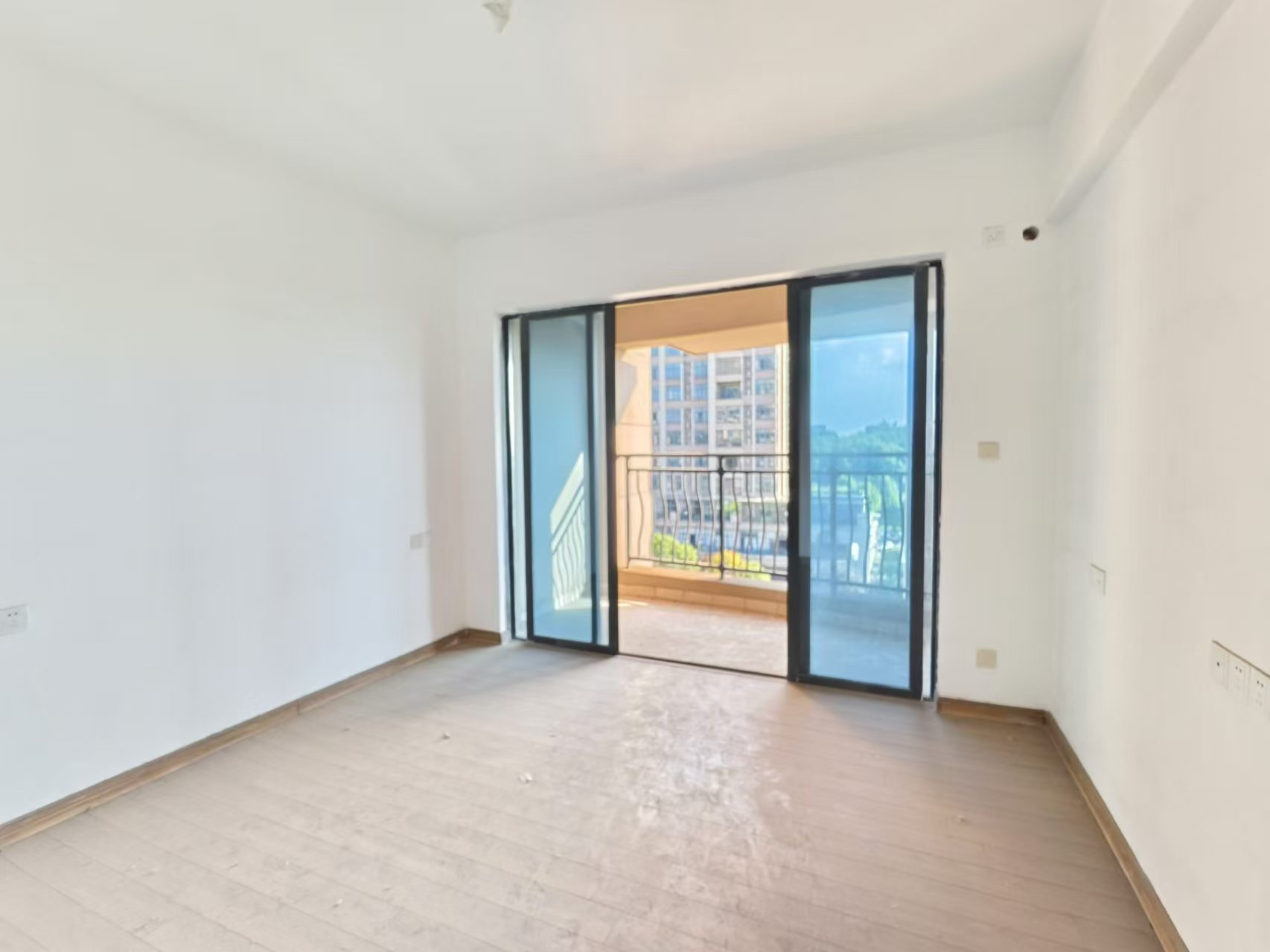 碧桂园 4室2厅3卫 73.0万 碧桂园 4室2厅3卫 73.0万室内图