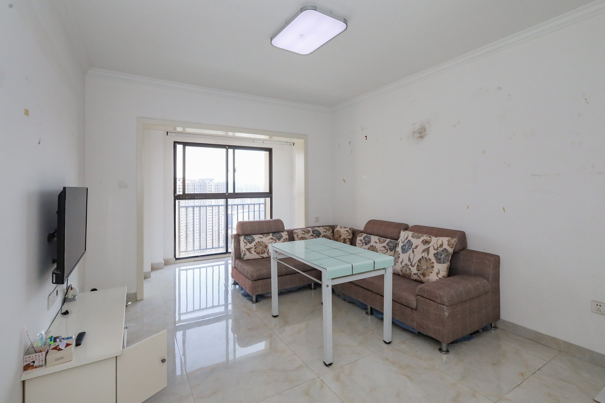 光明E城  2室2厅1卫    86.0万 光明E城  2室2厅1卫    86.0万客厅