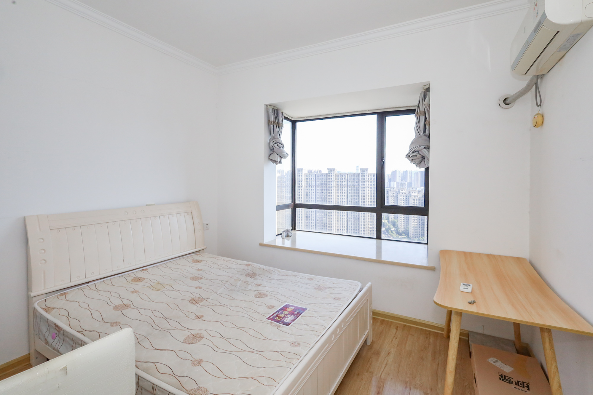 光明E城  2室2厅1卫    86.0万 光明E城  2室2厅1卫    86.0万卧室