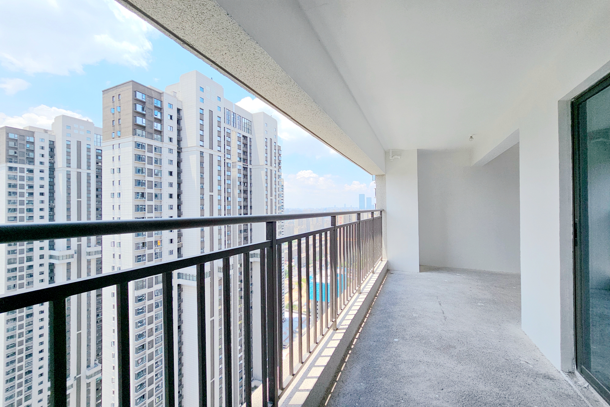 阳光城尚东湾嘉林苑 4室2厅2卫 110.0万 阳光城尚东湾嘉林苑 4室2厅2卫 110.0万阳台