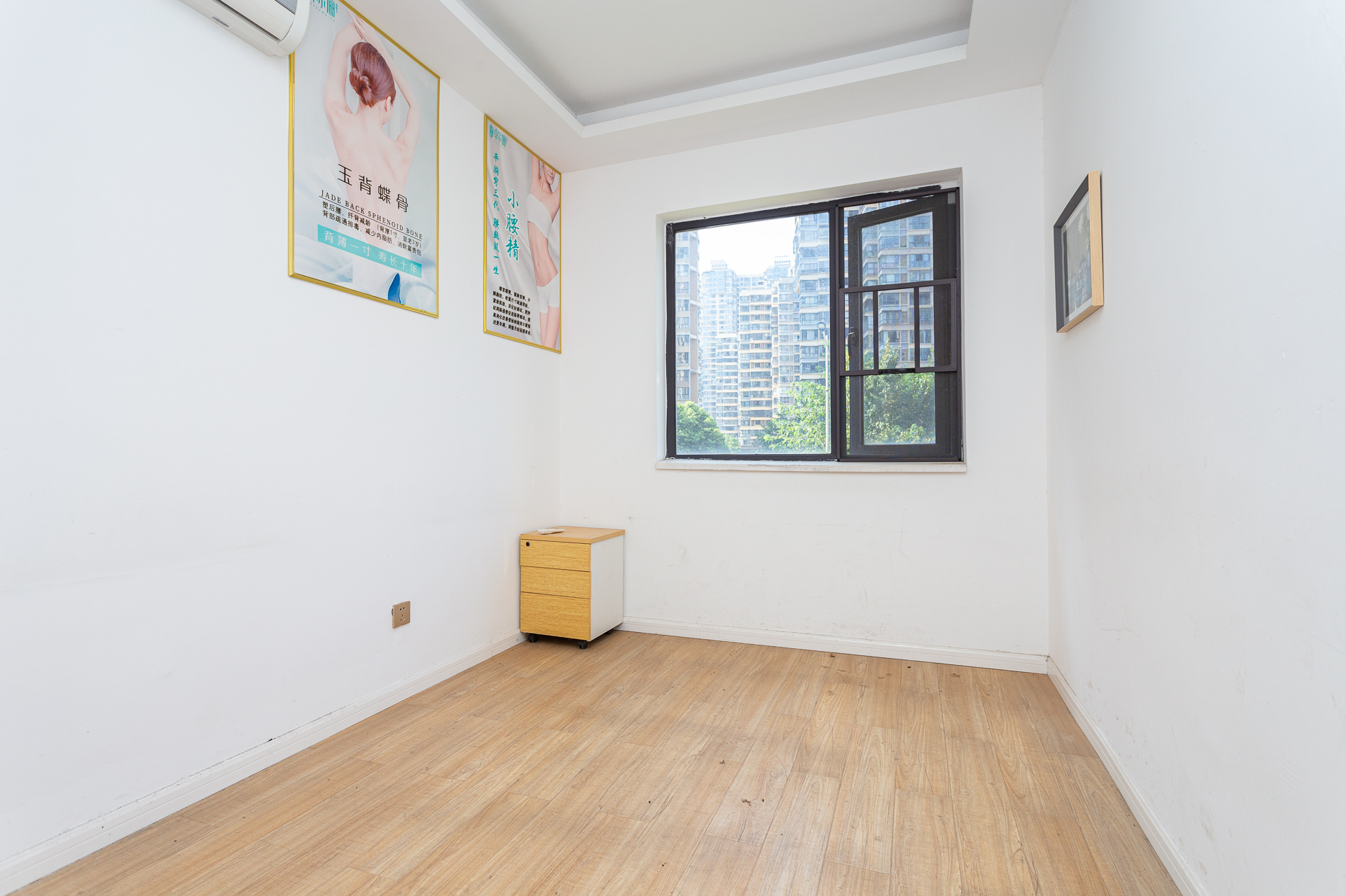 勤诚达境界城 4室2厅2卫 84.0万 勤诚达境界城 4室2厅2卫 84.0万卧室