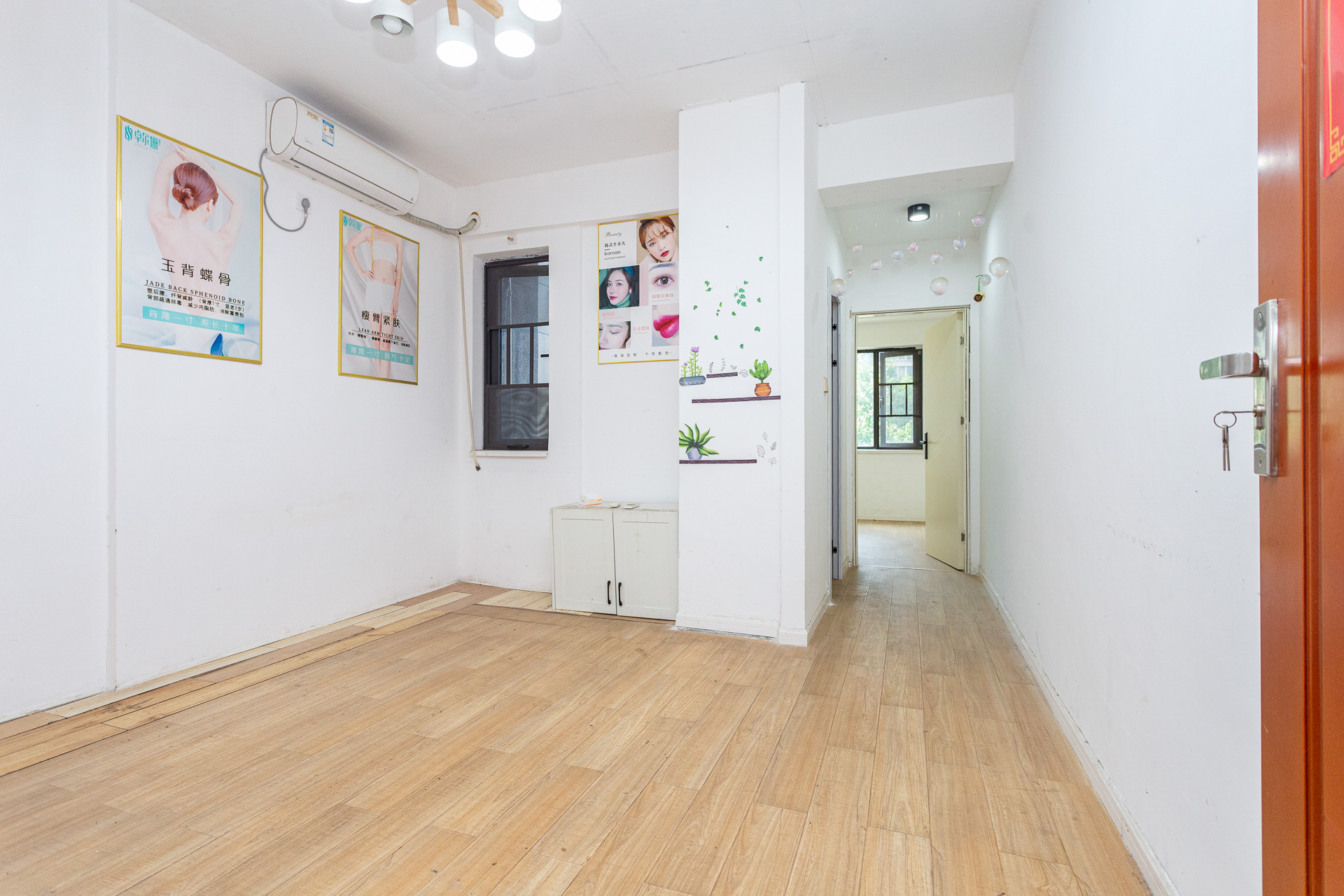 勤诚达境界城 4室2厅2卫 84.0万 勤诚达境界城 4室2厅2卫 84.0万卧室