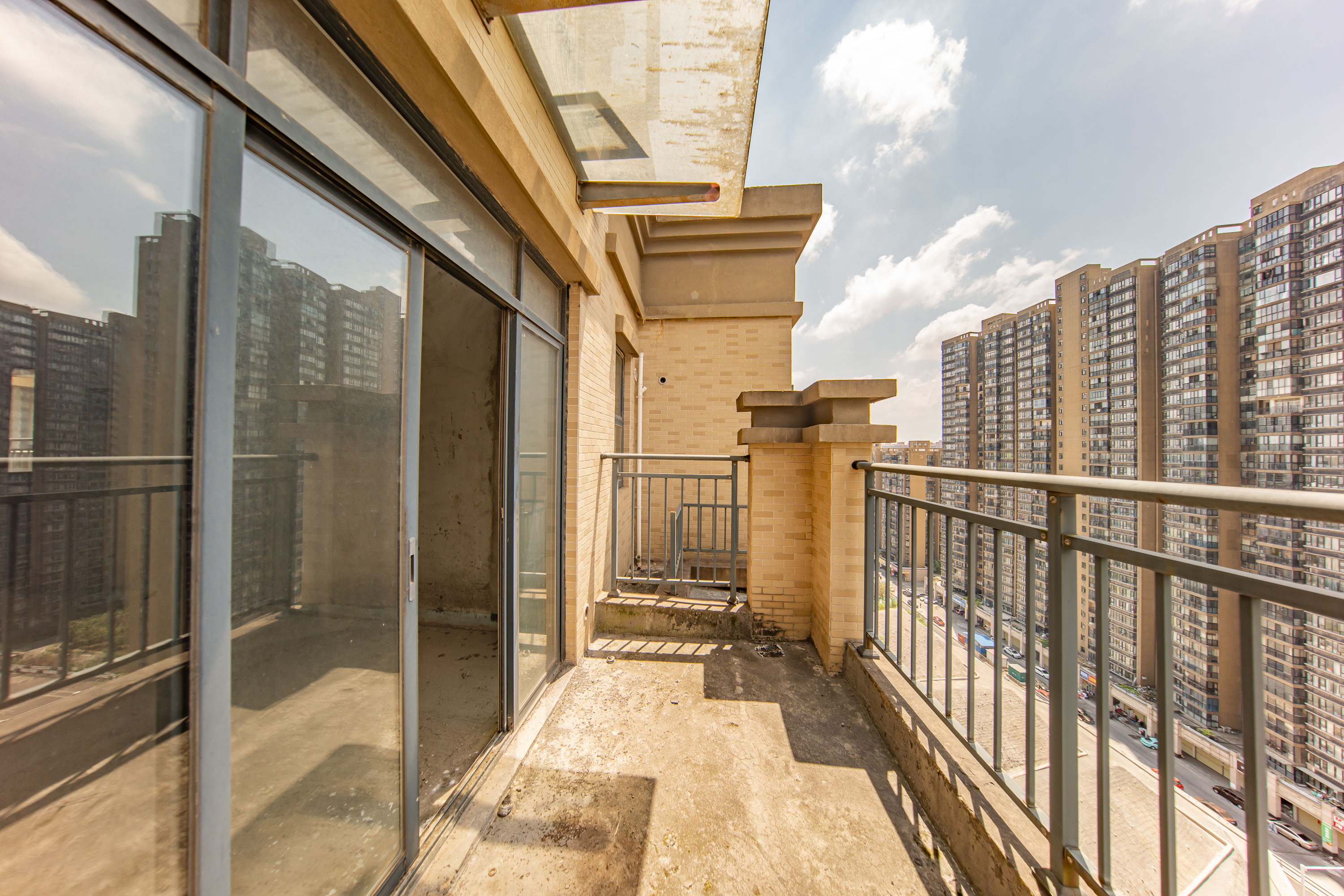 中建麓山和苑  3室2厅1卫    49.8万阳台