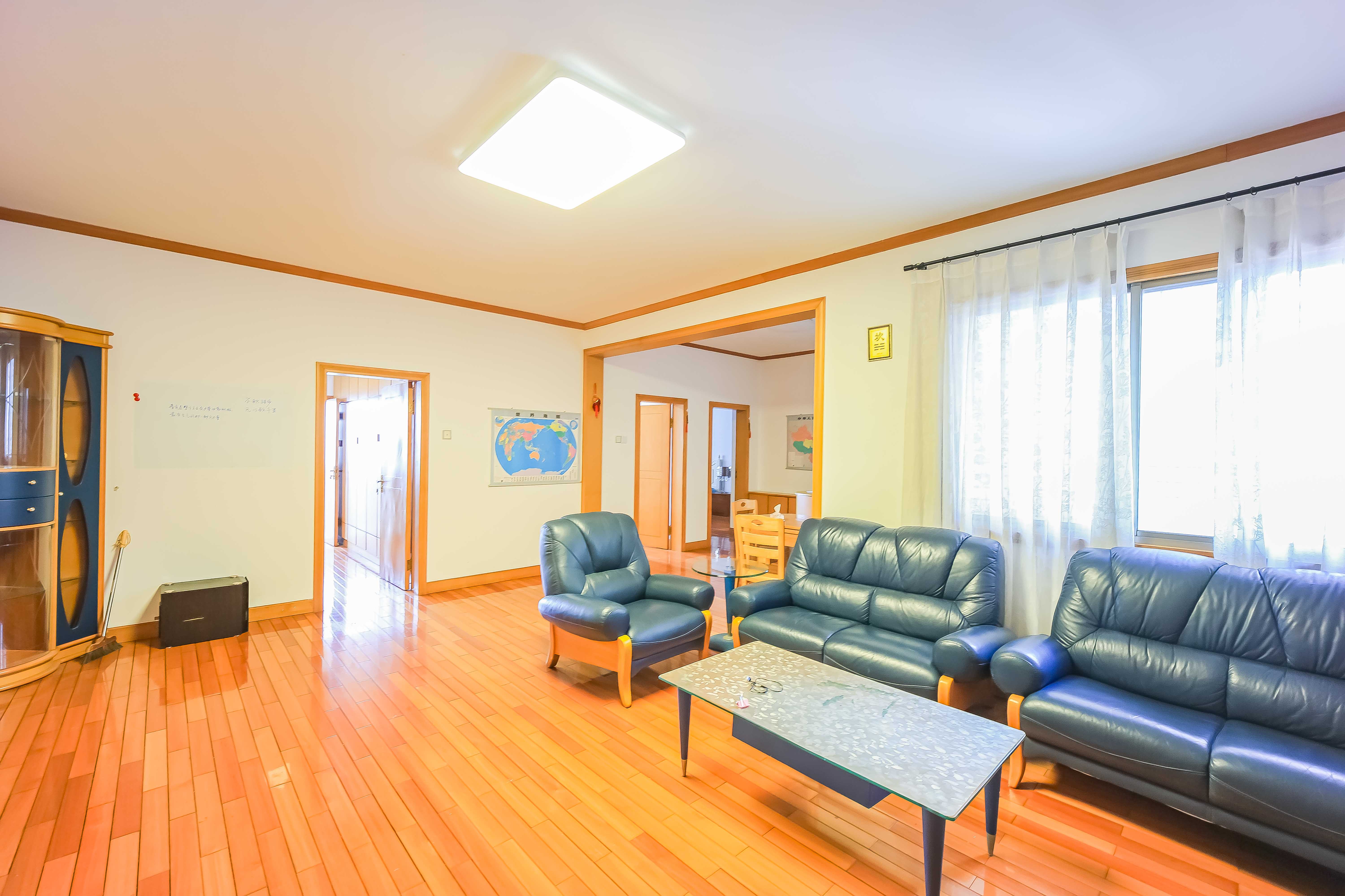 湖南省国税局宿舍（侯家塘温尔登超市边）  3室2厅2卫   230.00万客厅