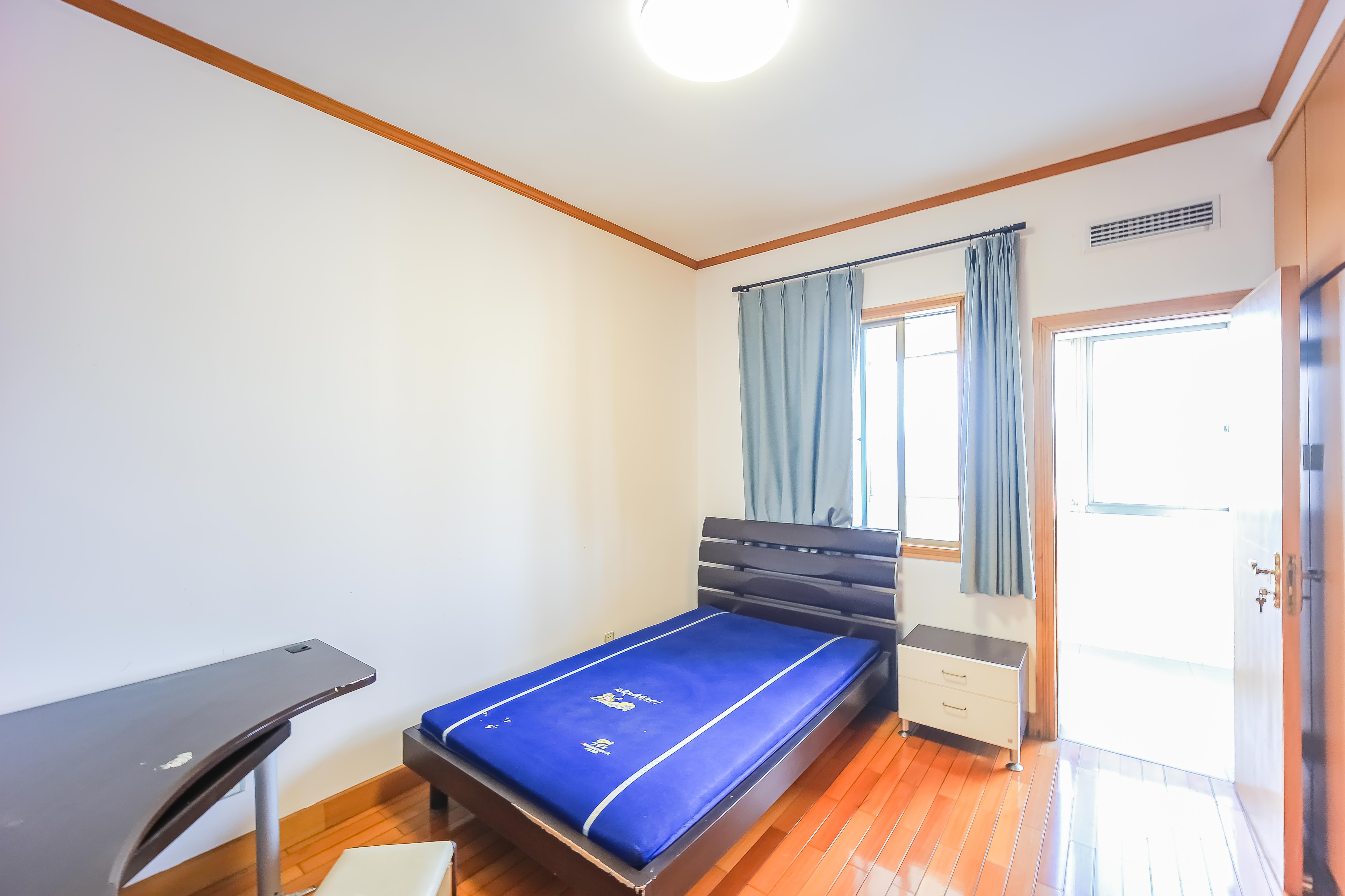 湖南省国税局宿舍（侯家塘温尔登超市边）  3室2厅2卫   230.00万卧室