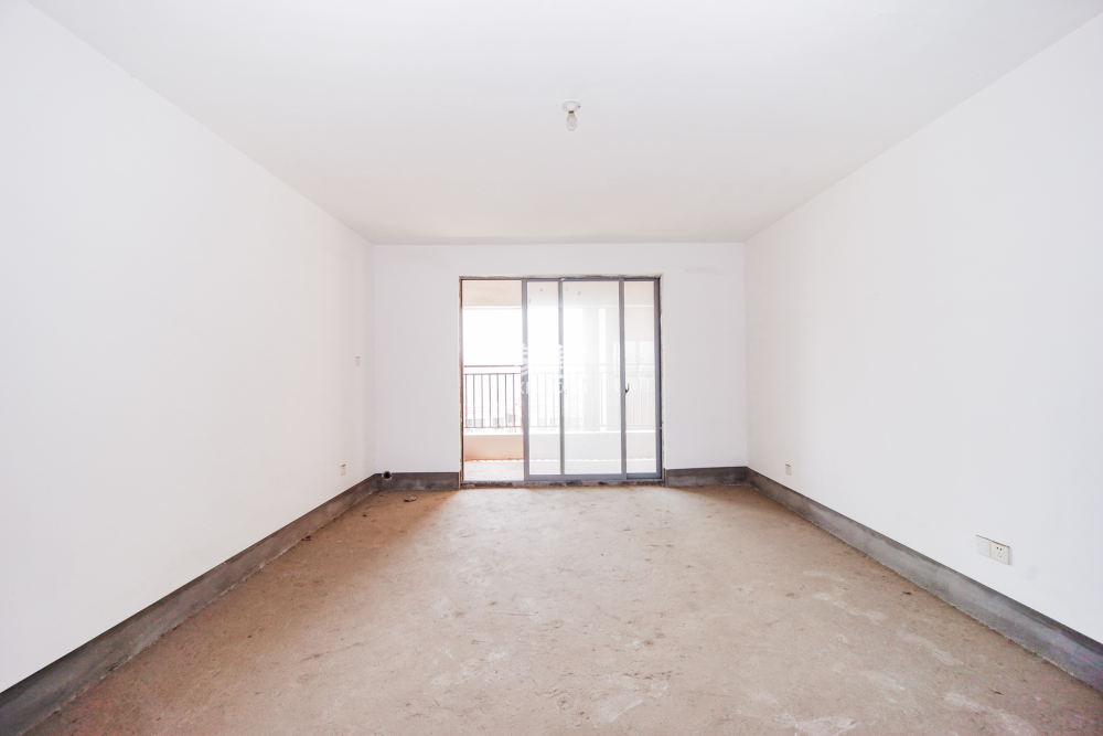 上海城小区  4室2厅2卫    102.8万