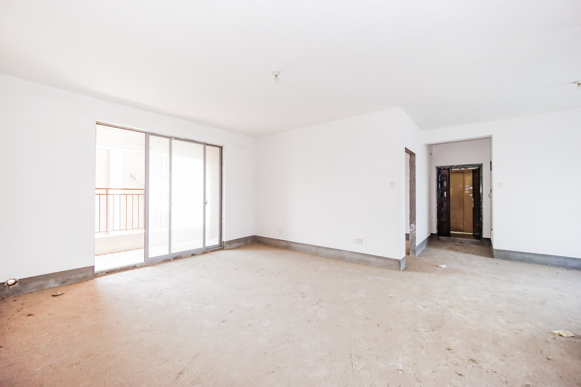 上海城小区  4室2厅2卫    108.0万客厅