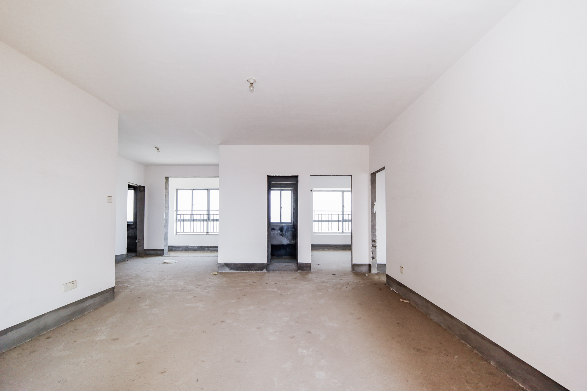 上海城小区  4室2厅2卫    108.0万客厅