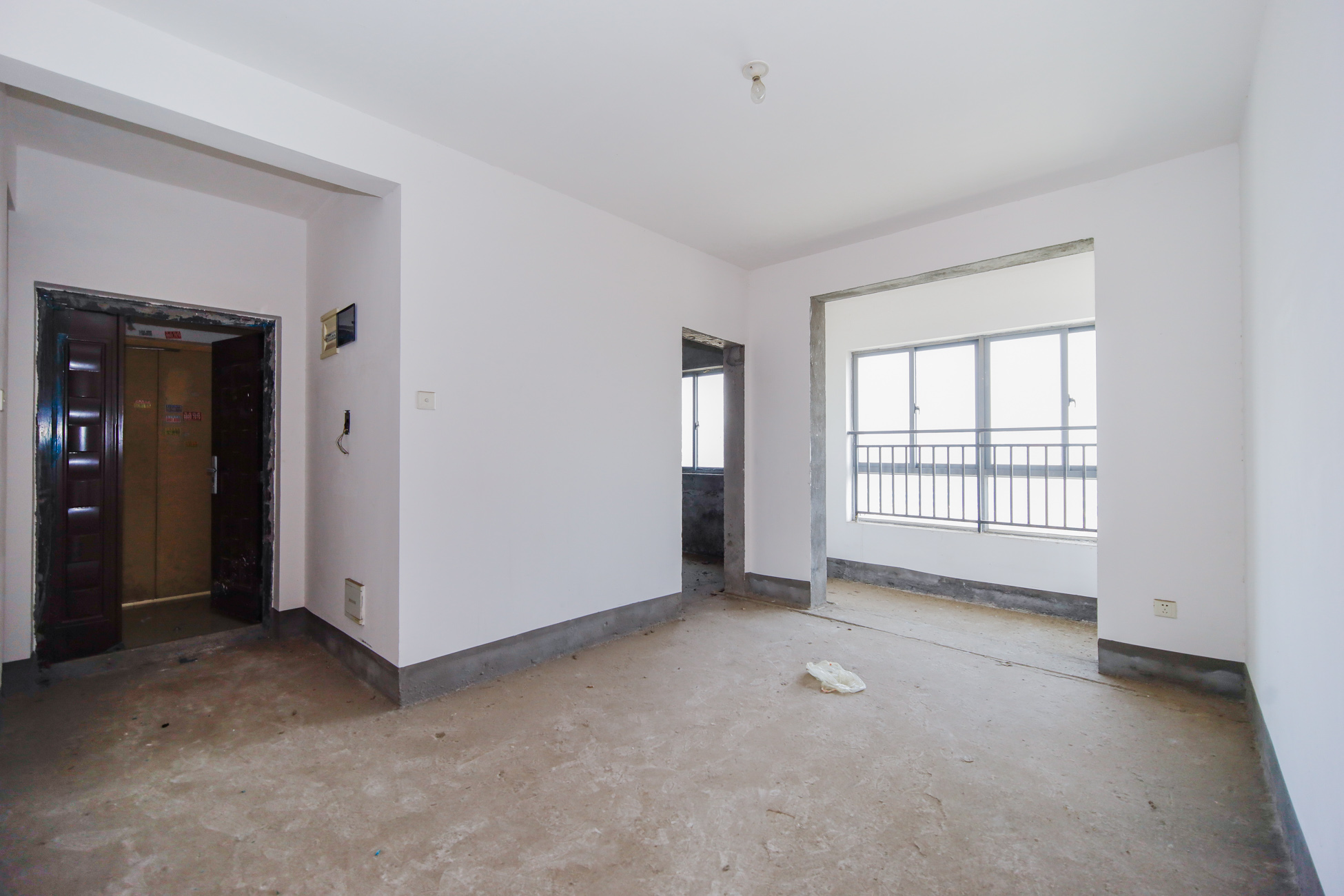 上海城小区 4室2厅2卫 108.0万 上海城小区 4室2厅2卫 108.0万客厅