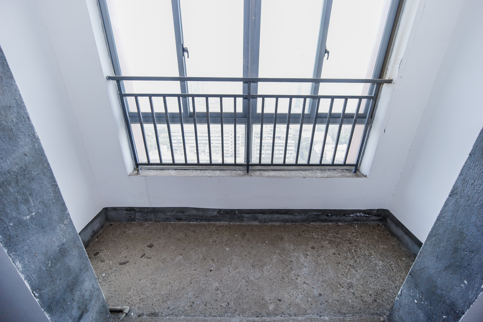 上海城小区  4室2厅2卫    108.0万阳台