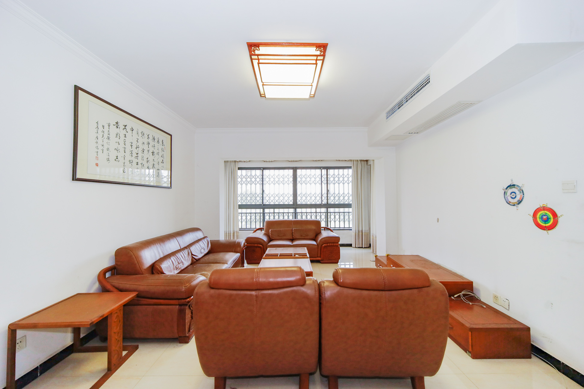 上海城小区  4室2厅2卫   109.60万客厅