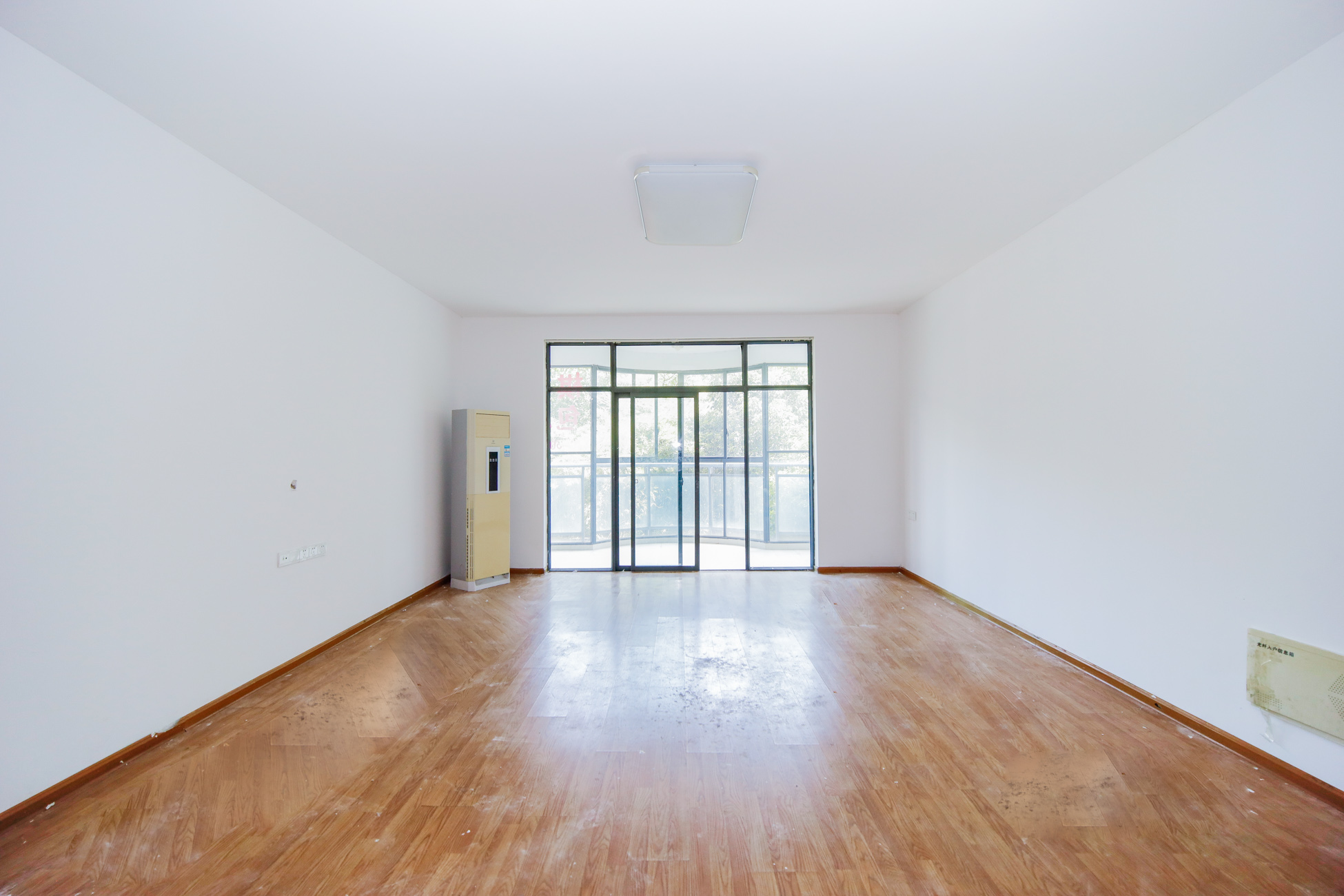 恒盛世家 4室2厅1卫 148.0万 恒盛世家 4室2厅1卫 148.0万客厅