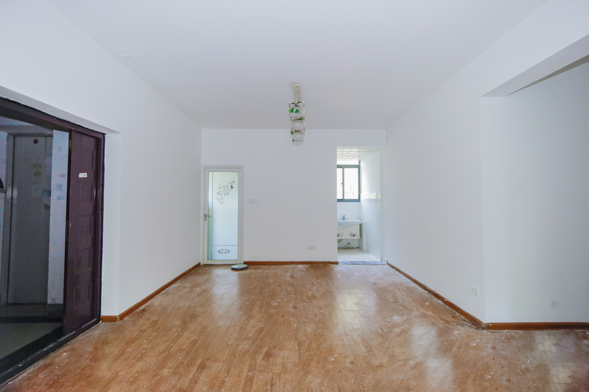 恒盛世家 4室2厅1卫 148.0万 恒盛世家 4室2厅1卫 148.0万客厅