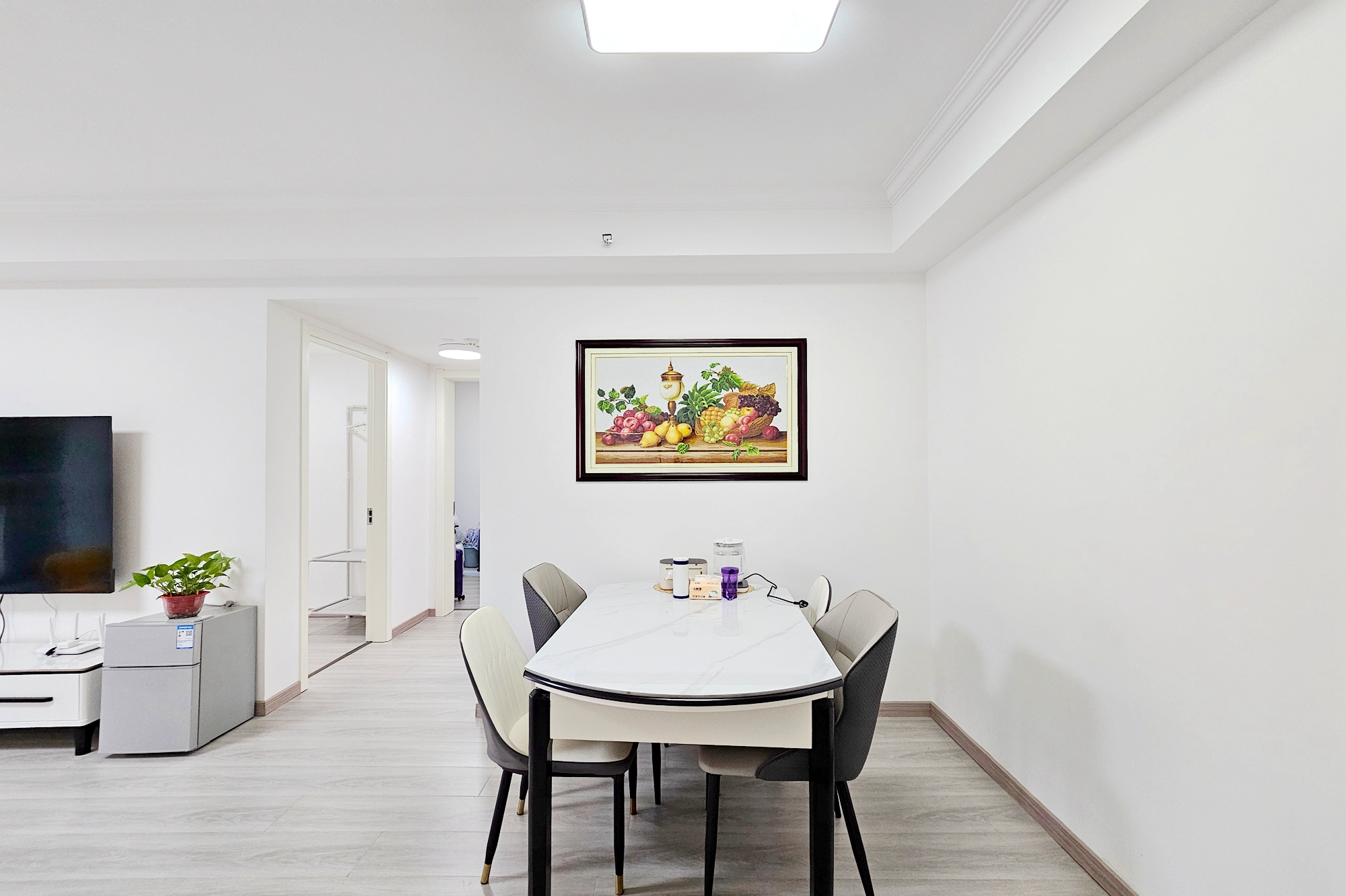 阳光城尚东湾愉景苑  3室2厅2卫    109.0万 阳光城尚东湾愉景苑  3室2厅2卫    109.0万客厅