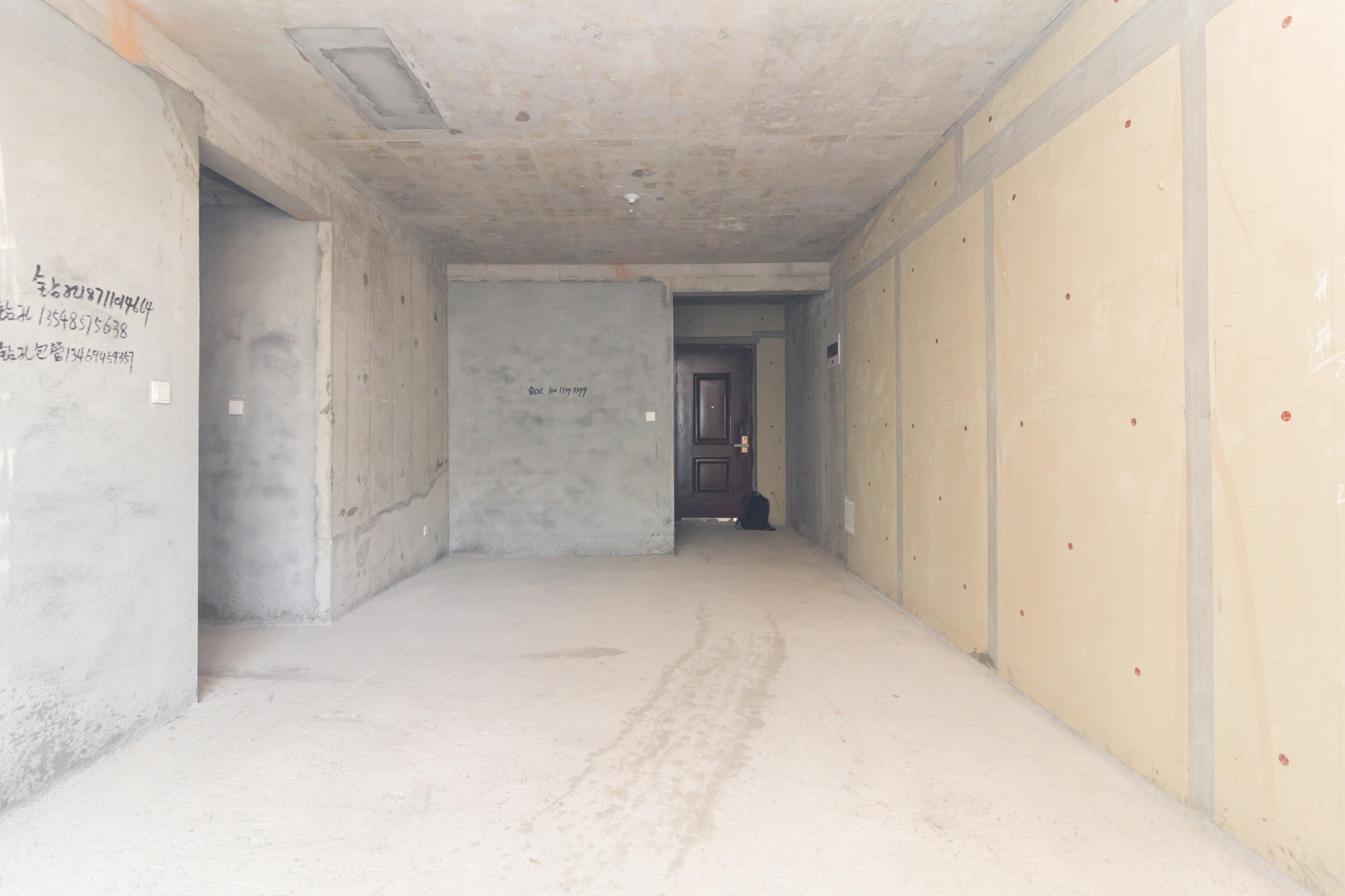 旭辉汇樾城  3室2厅2卫    88.0万 旭辉汇樾城  3室2厅2卫    88.0万客厅