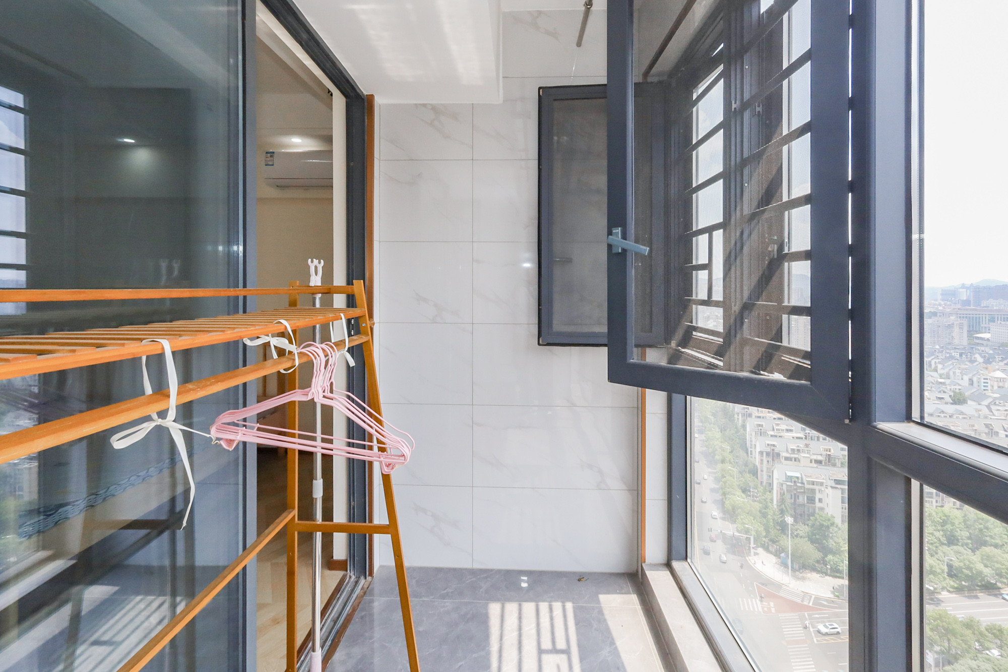 中交里城  1室1厅1卫    45.0万 中交里城  1室1厅1卫    45.0万阳台