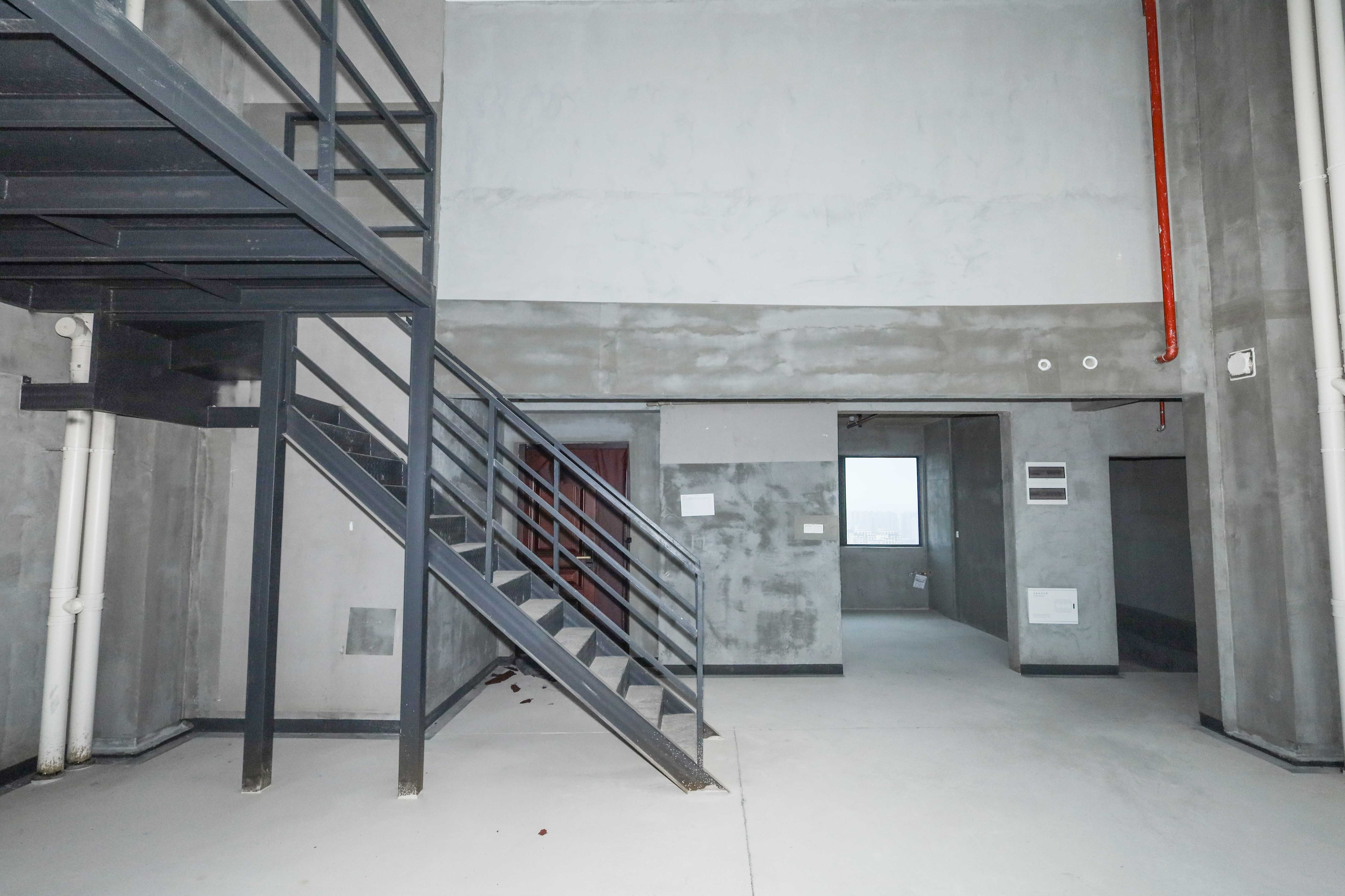 建发央著  4室2厅2卫   318.00万客厅