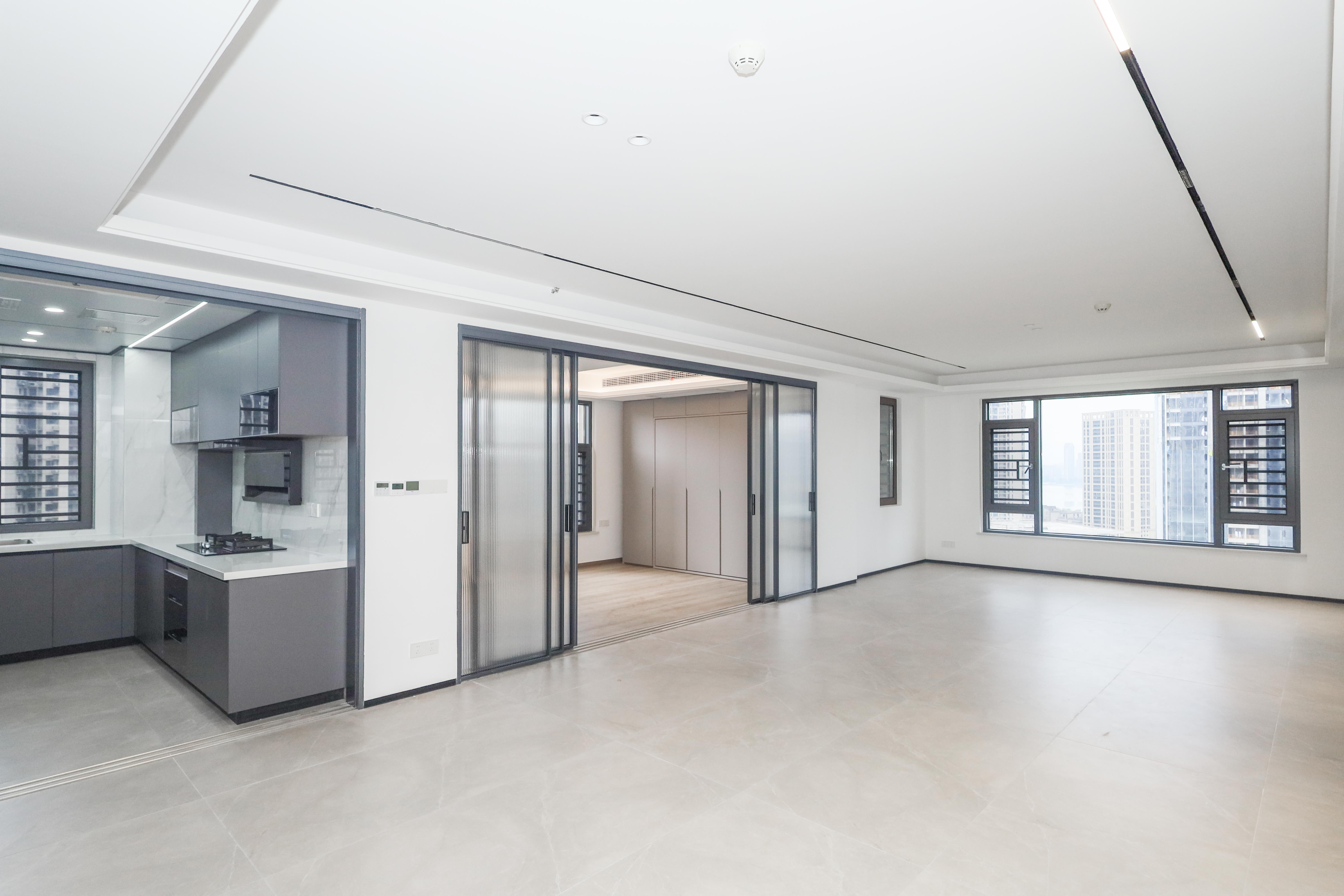 建发央著  4室2厅2卫   380.00万客厅