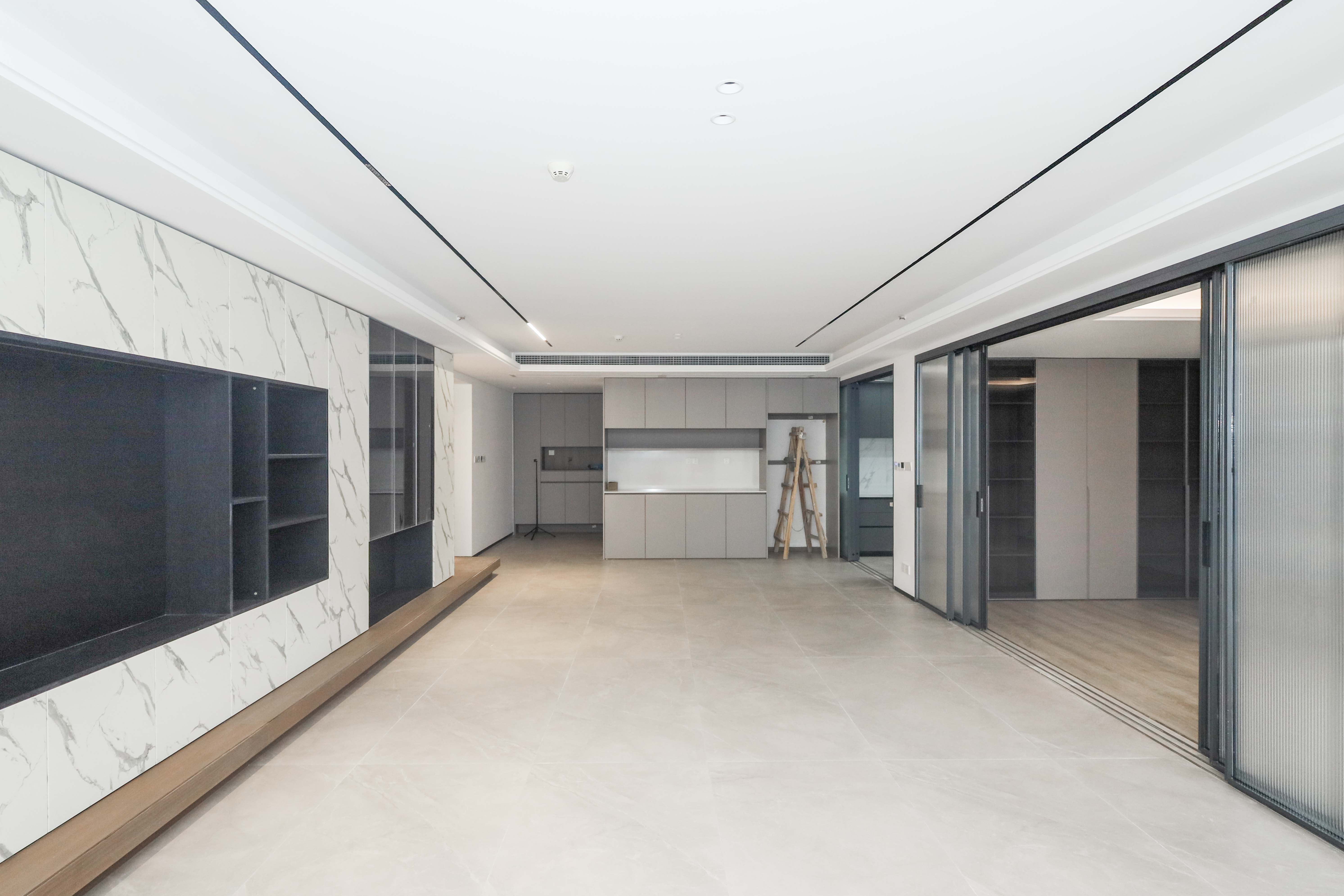 建发央著  4室2厅2卫   380.00万客厅