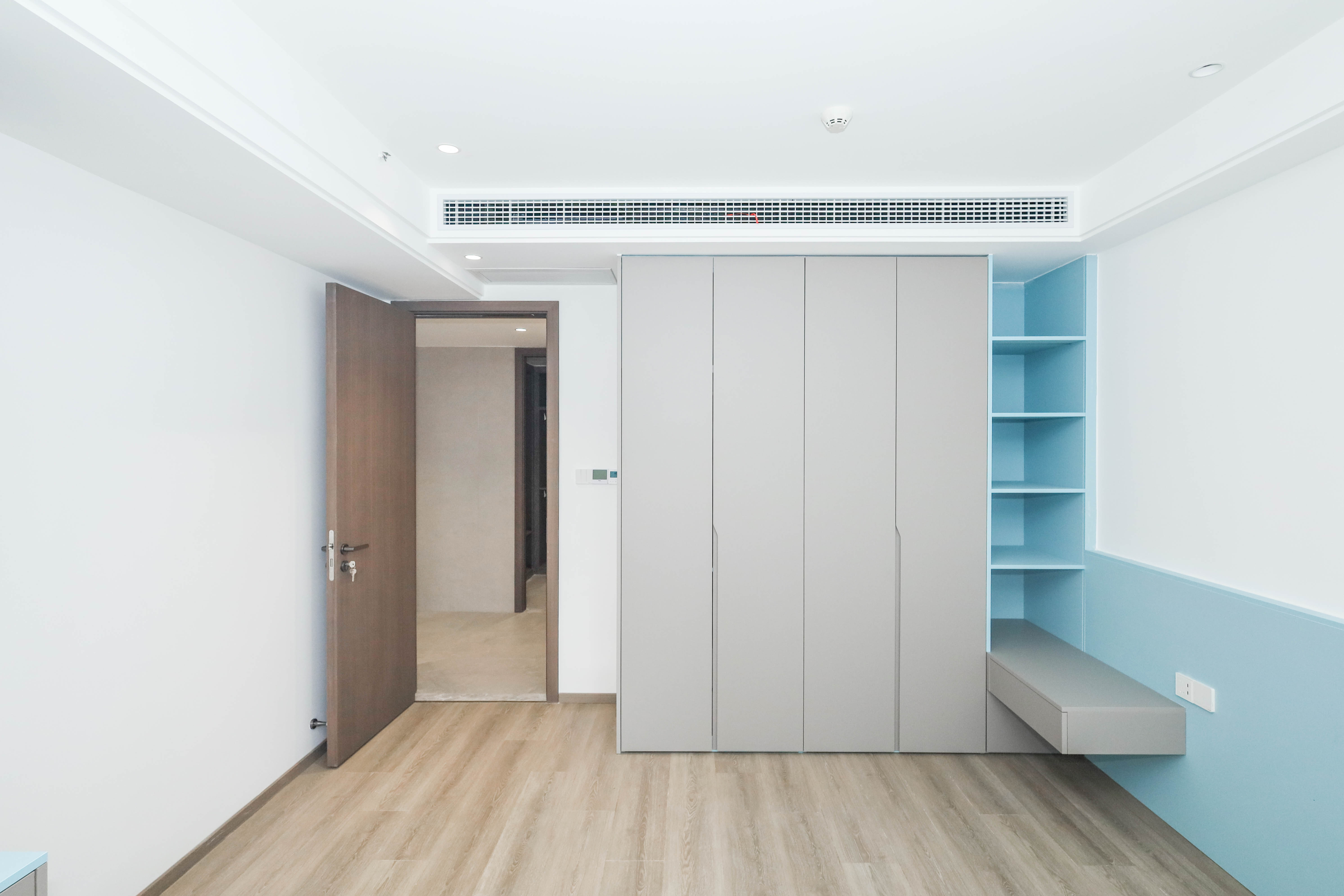 建发央著  4室2厅2卫   380.00万卧室