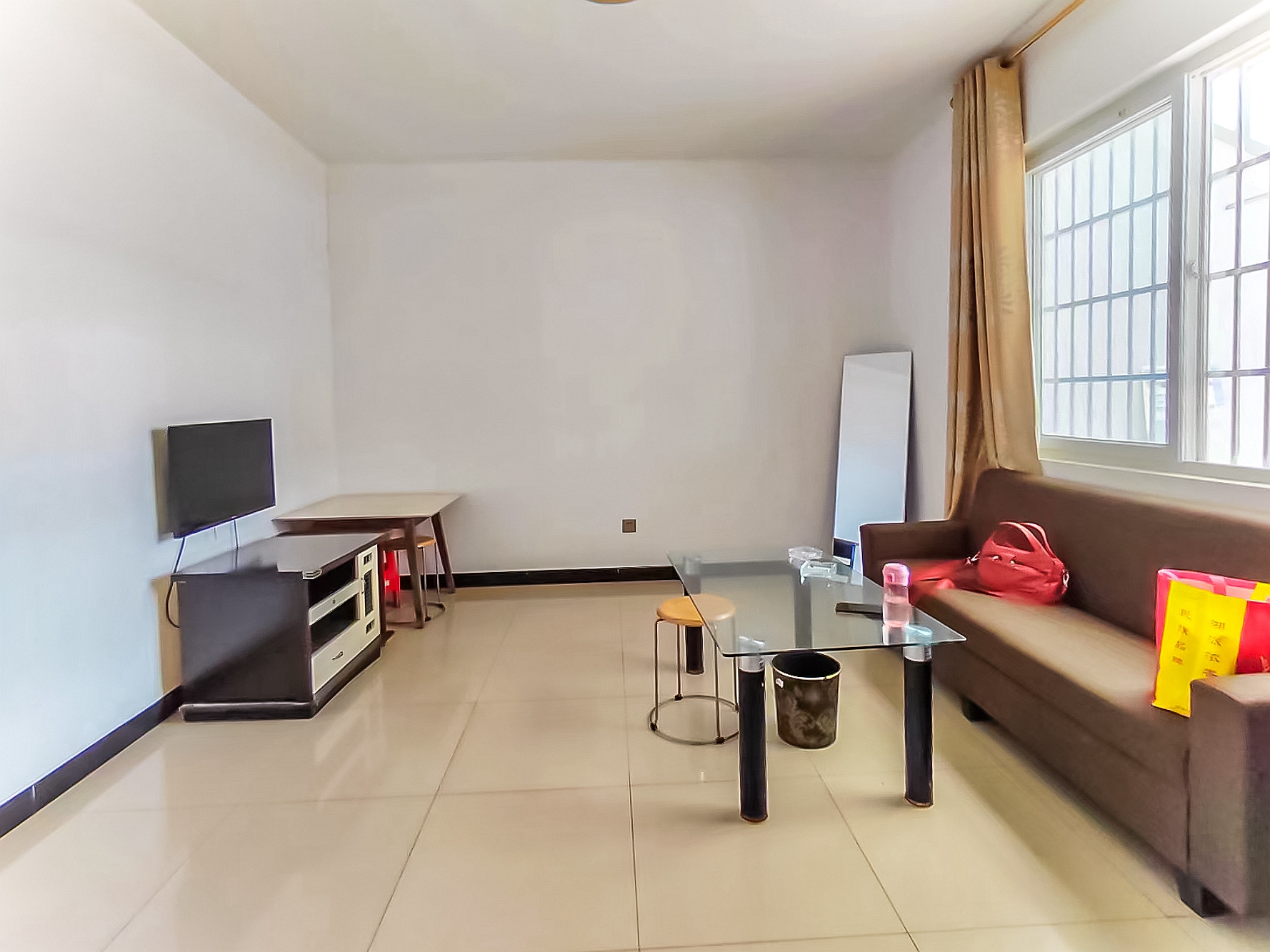 金鹰机电大市场 3室2厅1卫 281.0万 金鹰机电大市场 3室2厅1卫 281.0万客厅