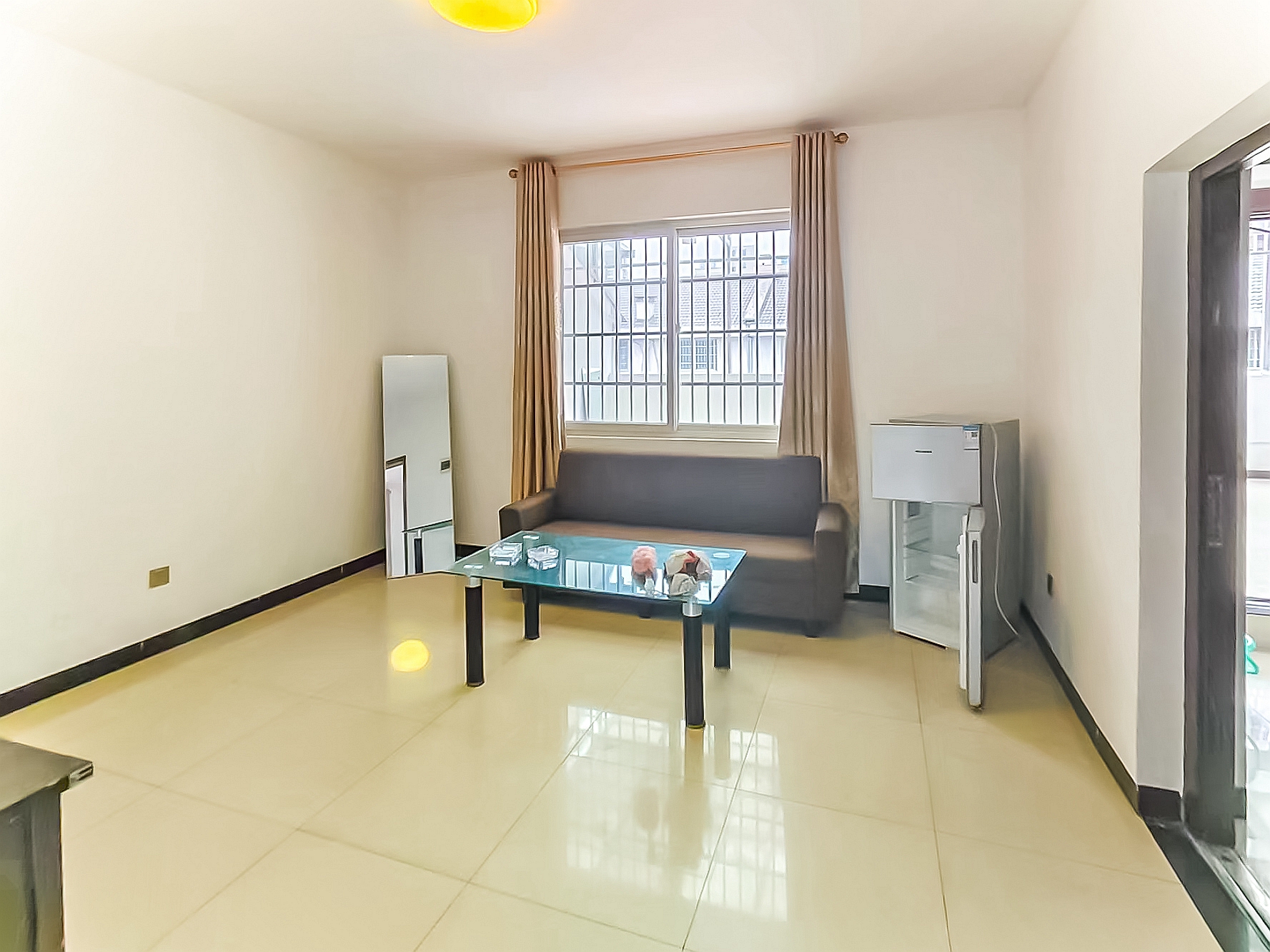 金鹰机电大市场 3室2厅1卫 281.0万 金鹰机电大市场 3室2厅1卫 281.0万客厅