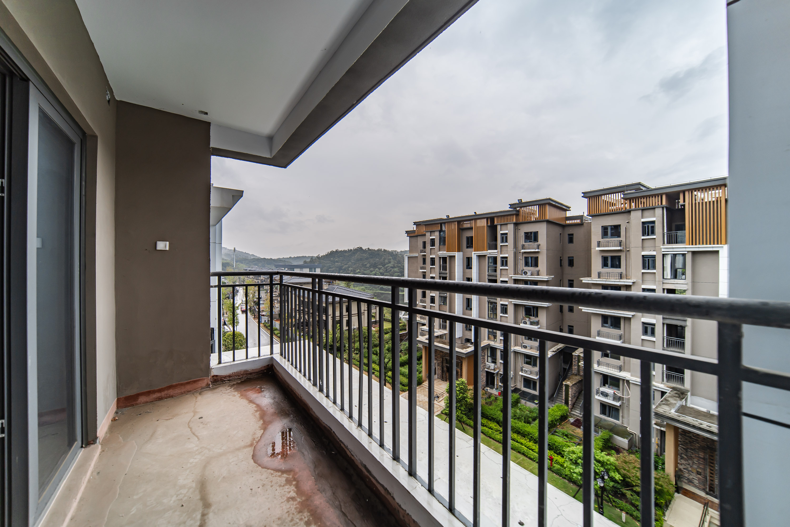 恒大半山悦府 3室2厅2卫 85.0万 恒大半山悦府 3室2厅2卫 85.0万阳台