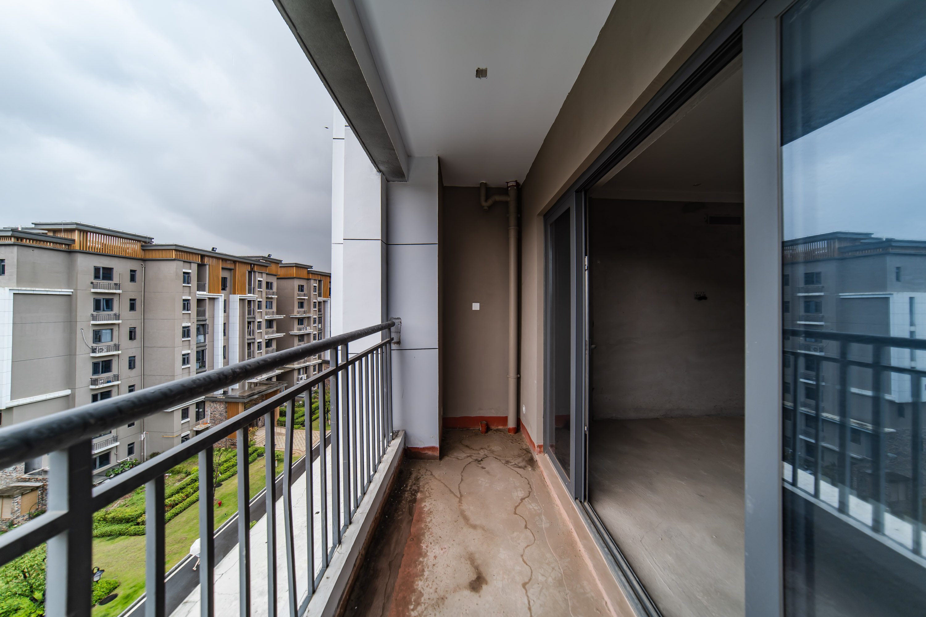 恒大半山悦府 3室2厅2卫 85.0万 恒大半山悦府 3室2厅2卫 85.0万阳台