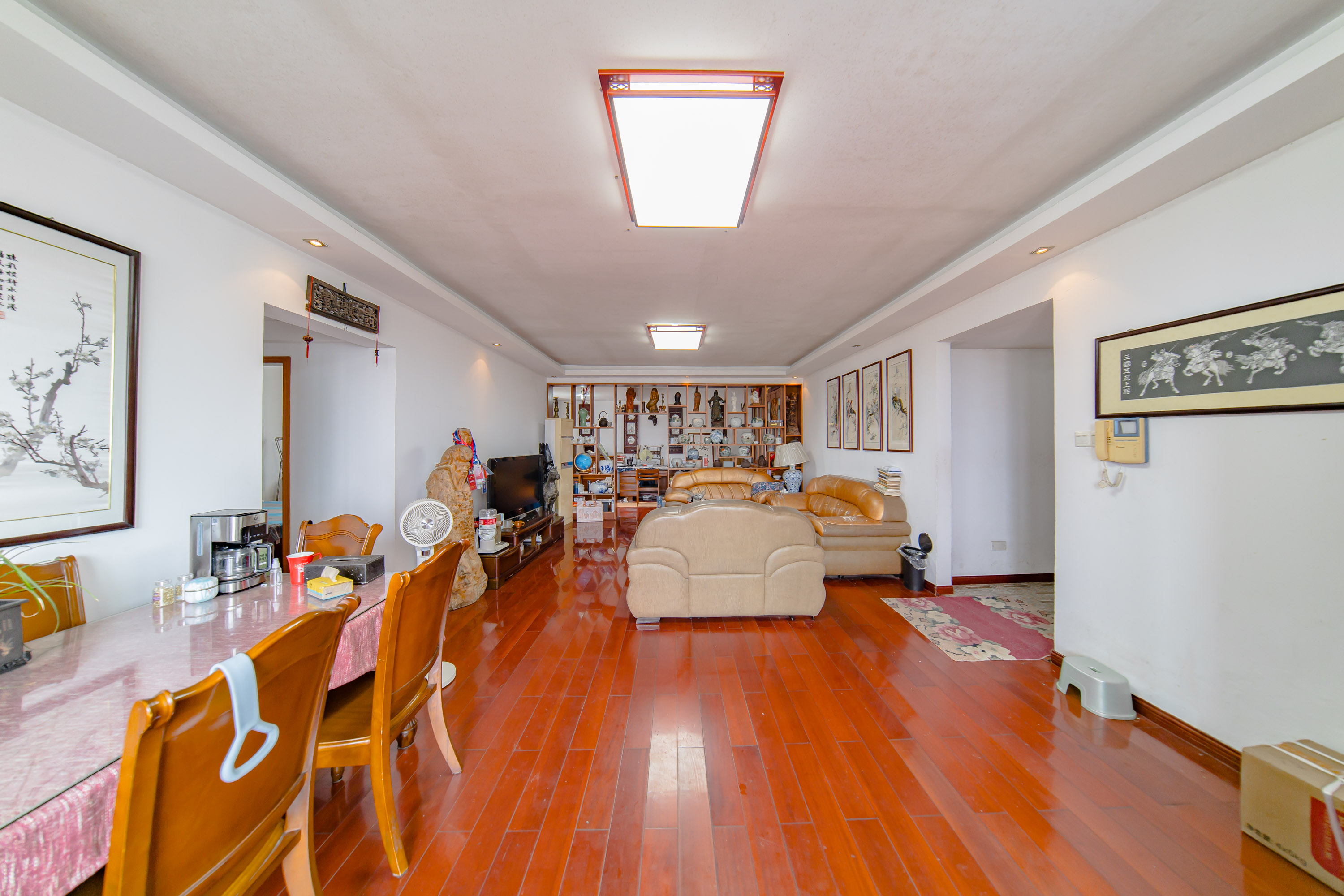 阳光100一期、四五期 5室2厅2卫 130.0万 阳光100一期、四五期 5室2厅2卫 130.0万客厅