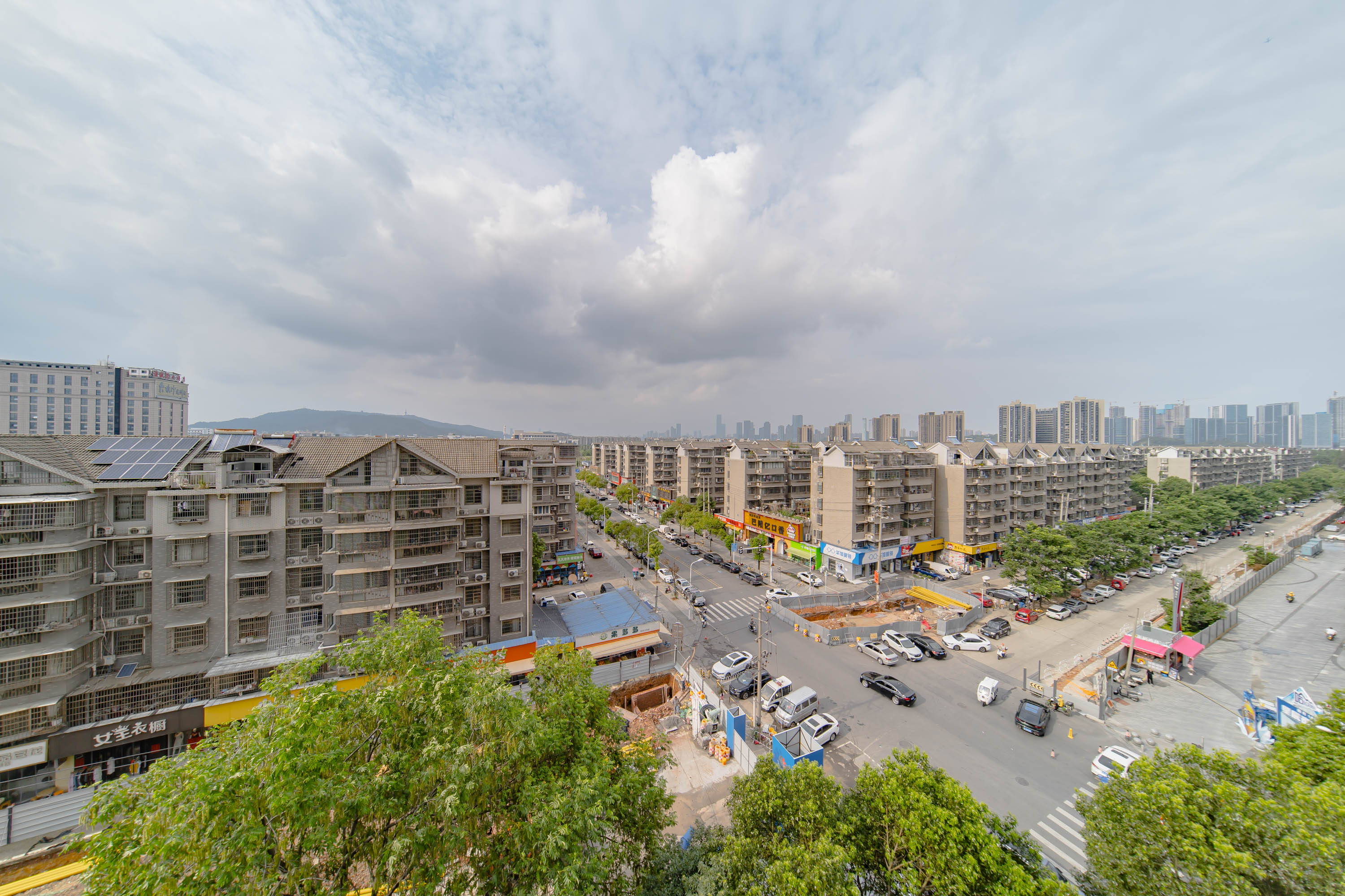 阳光100一期、四五期 5室2厅2卫 130.0万 阳光100一期、四五期 5室2厅2卫 130.0万其他