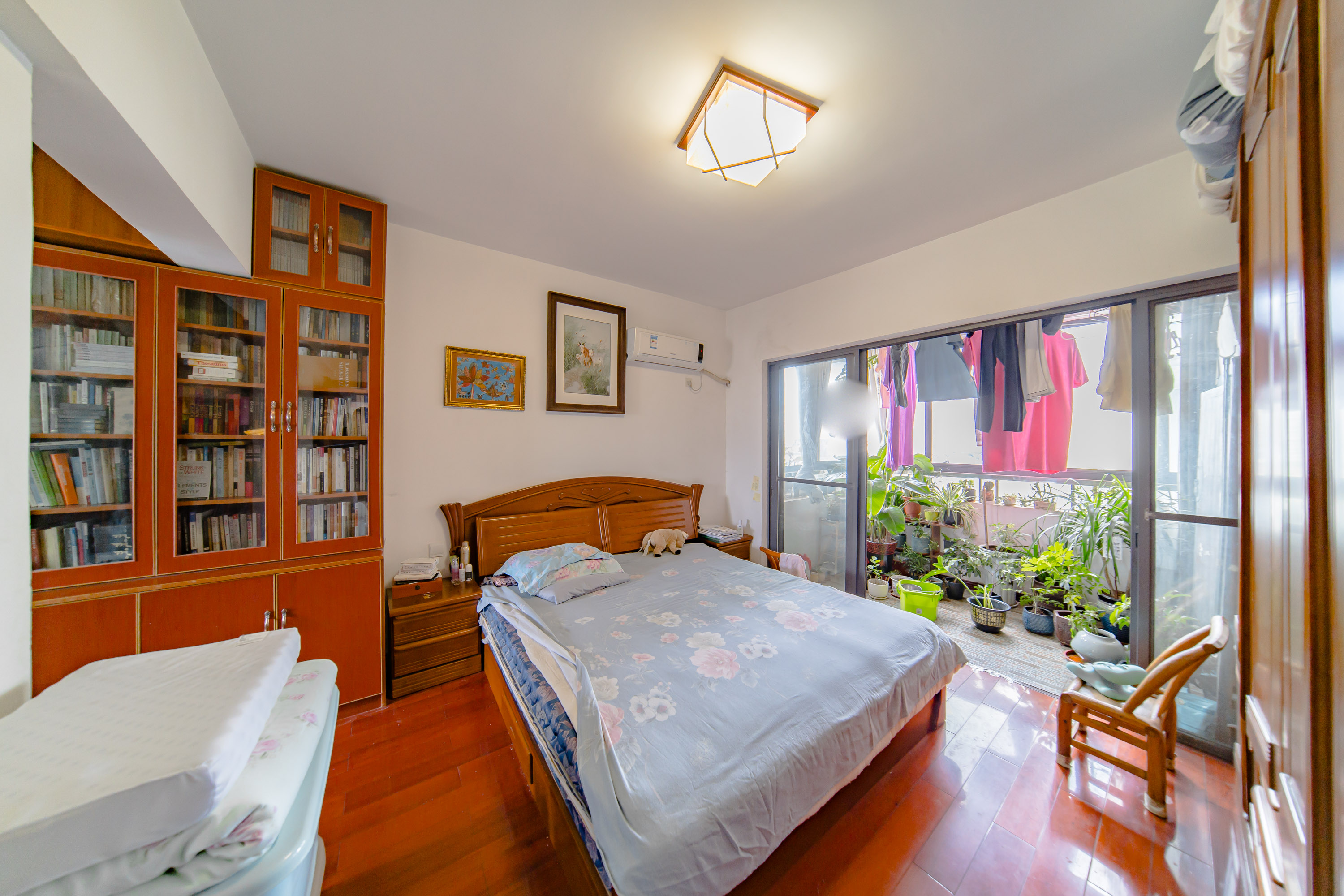 阳光100一期、四五期 5室2厅2卫 130.0万 阳光100一期、四五期 5室2厅2卫 130.0万卧室