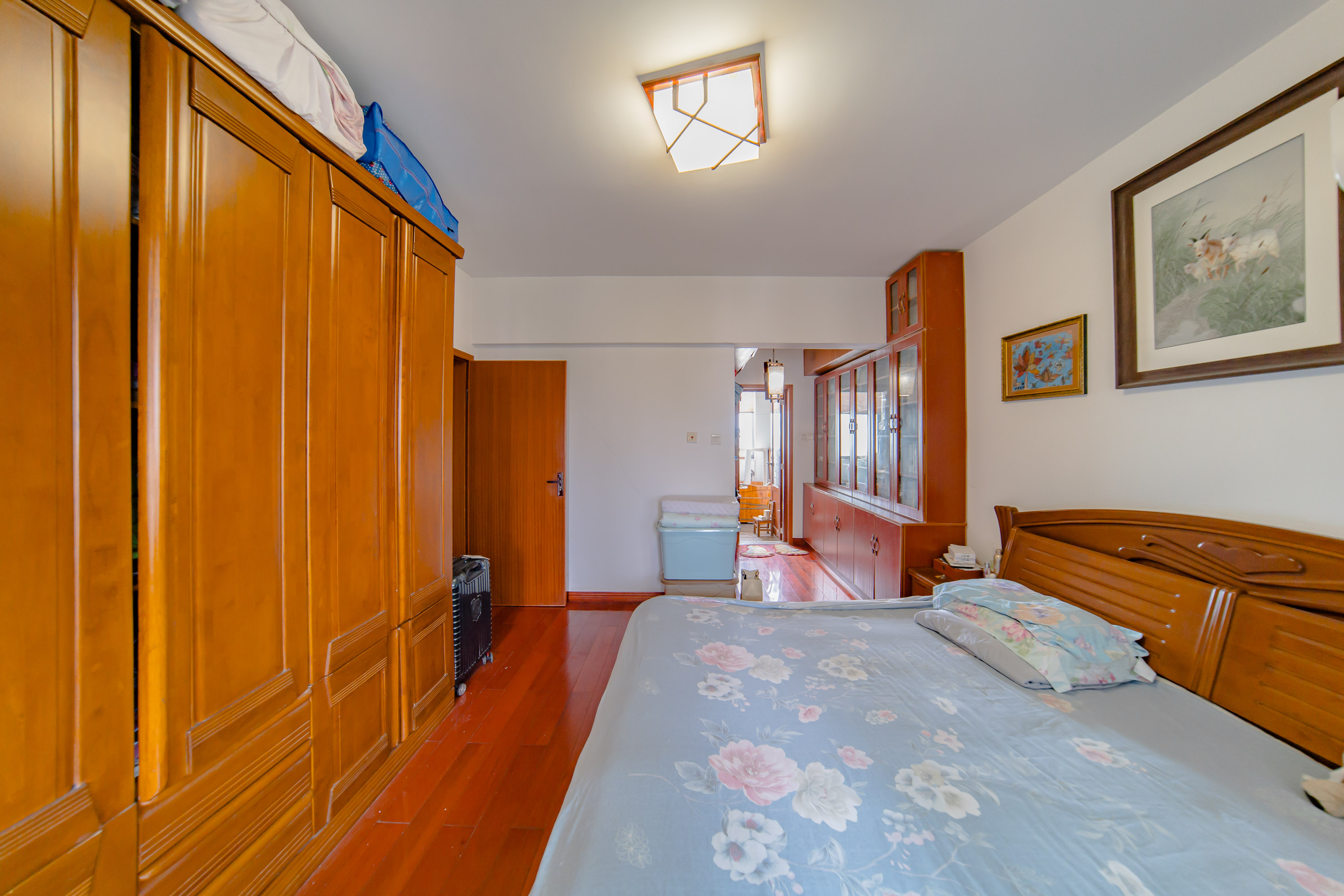 阳光100一期、四五期 5室2厅2卫 130.0万 阳光100一期、四五期 5室2厅2卫 130.0万卧室