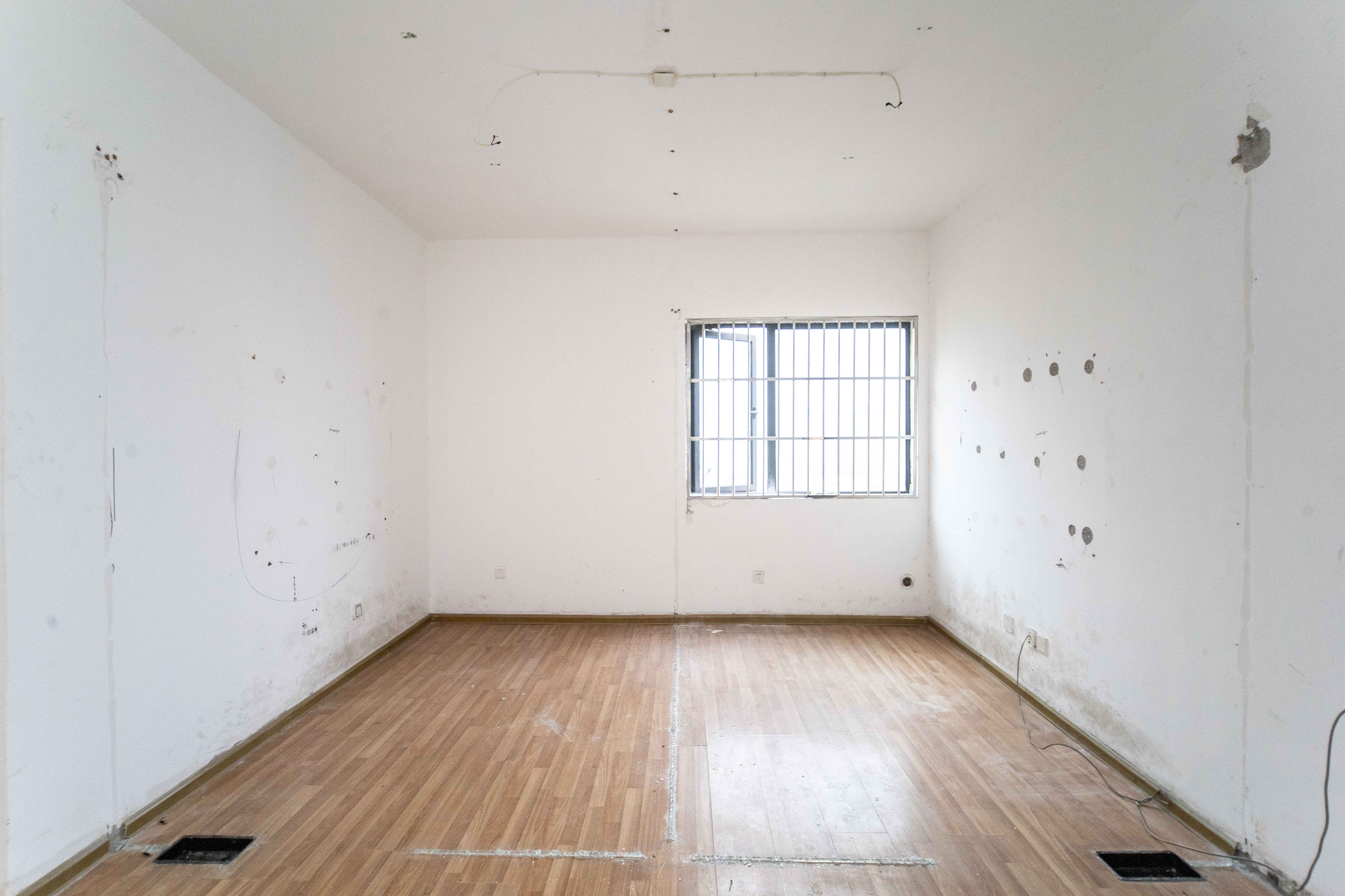 古汉国际广场 4室2厅2卫 96.0万 古汉国际广场 4室2厅2卫 96.0万客厅