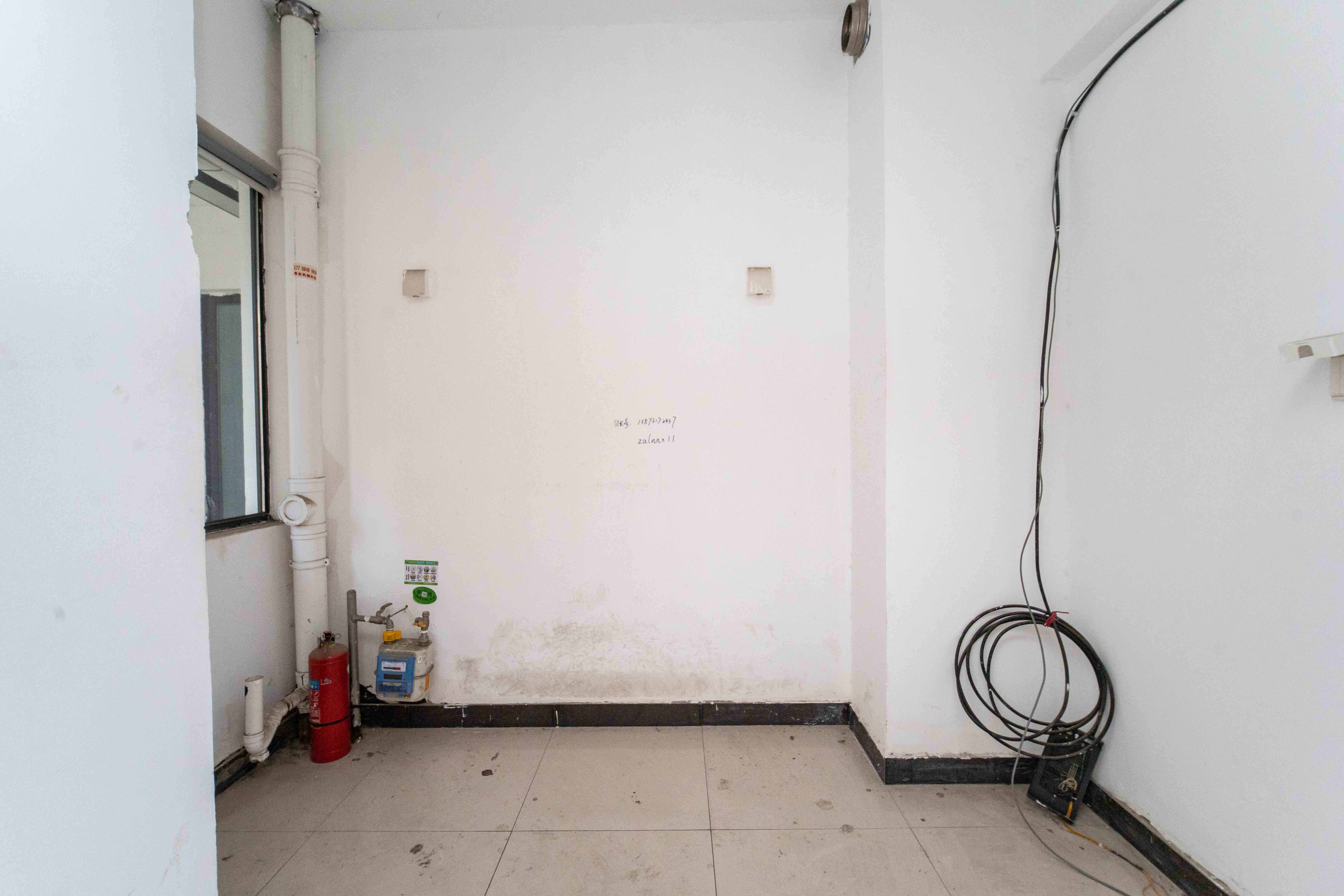 古汉国际广场  4室2厅2卫    96.0万厨房