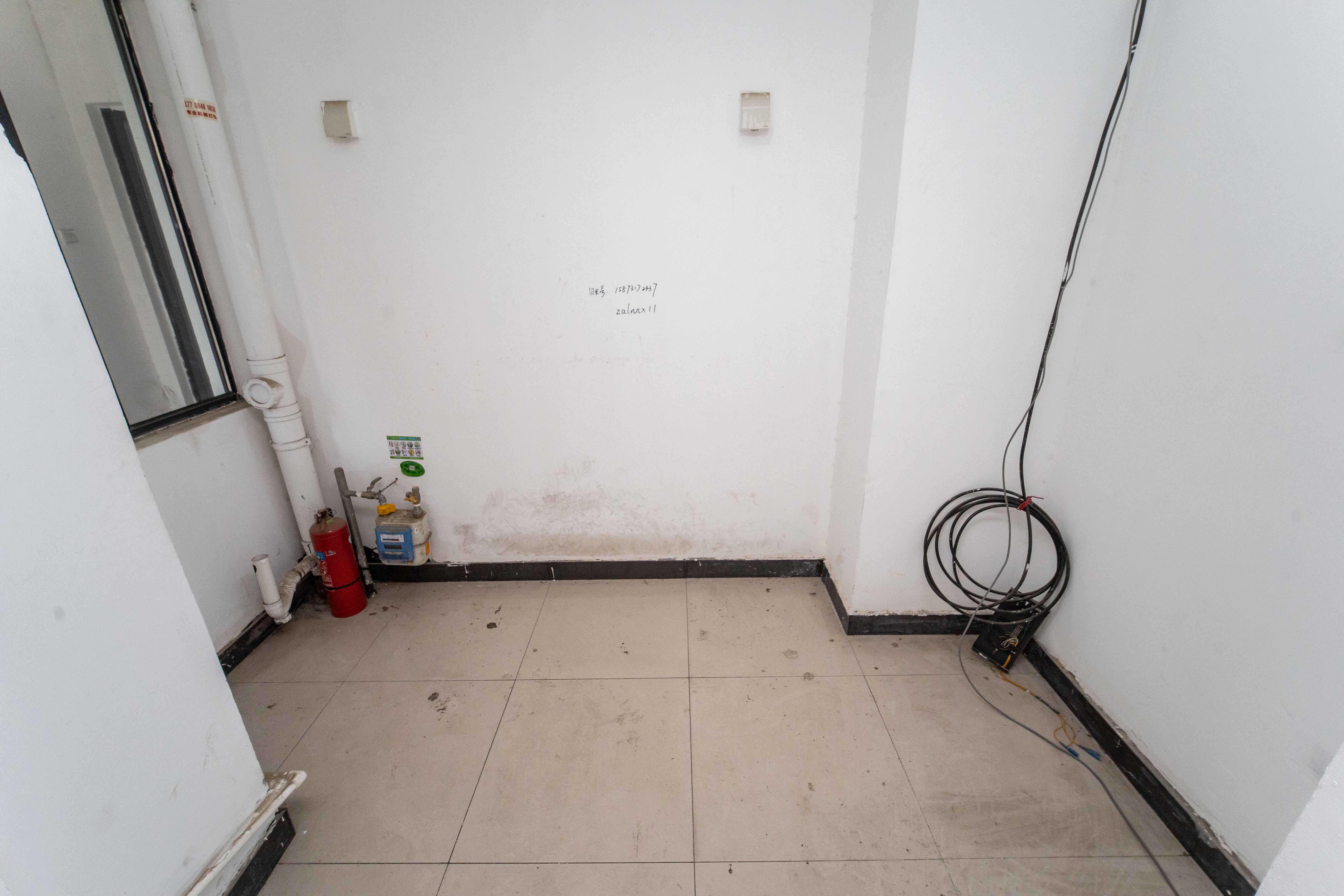 古汉国际广场  4室2厅2卫    96.0万厨房