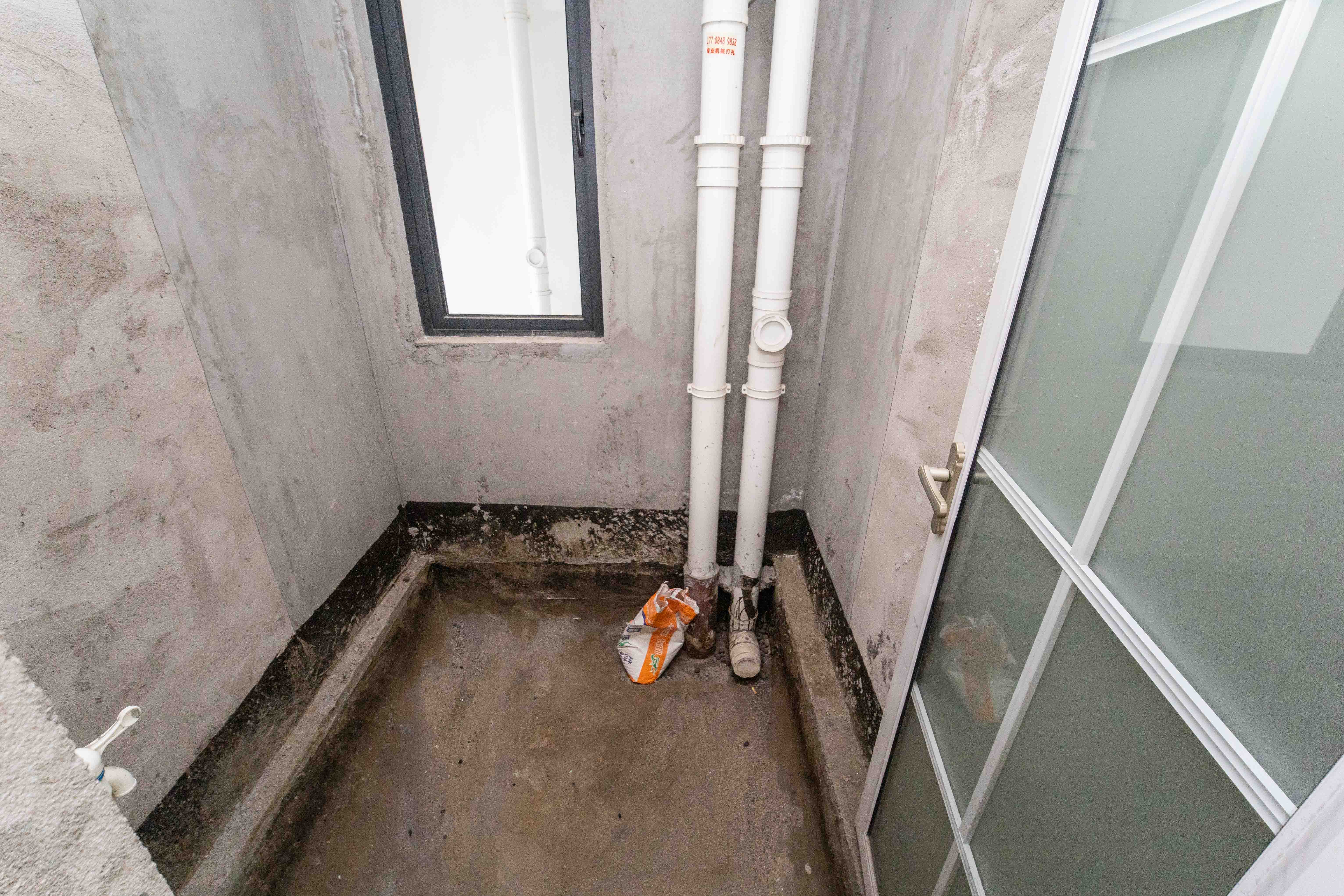 古汉国际广场  4室2厅2卫    96.0万卫生间