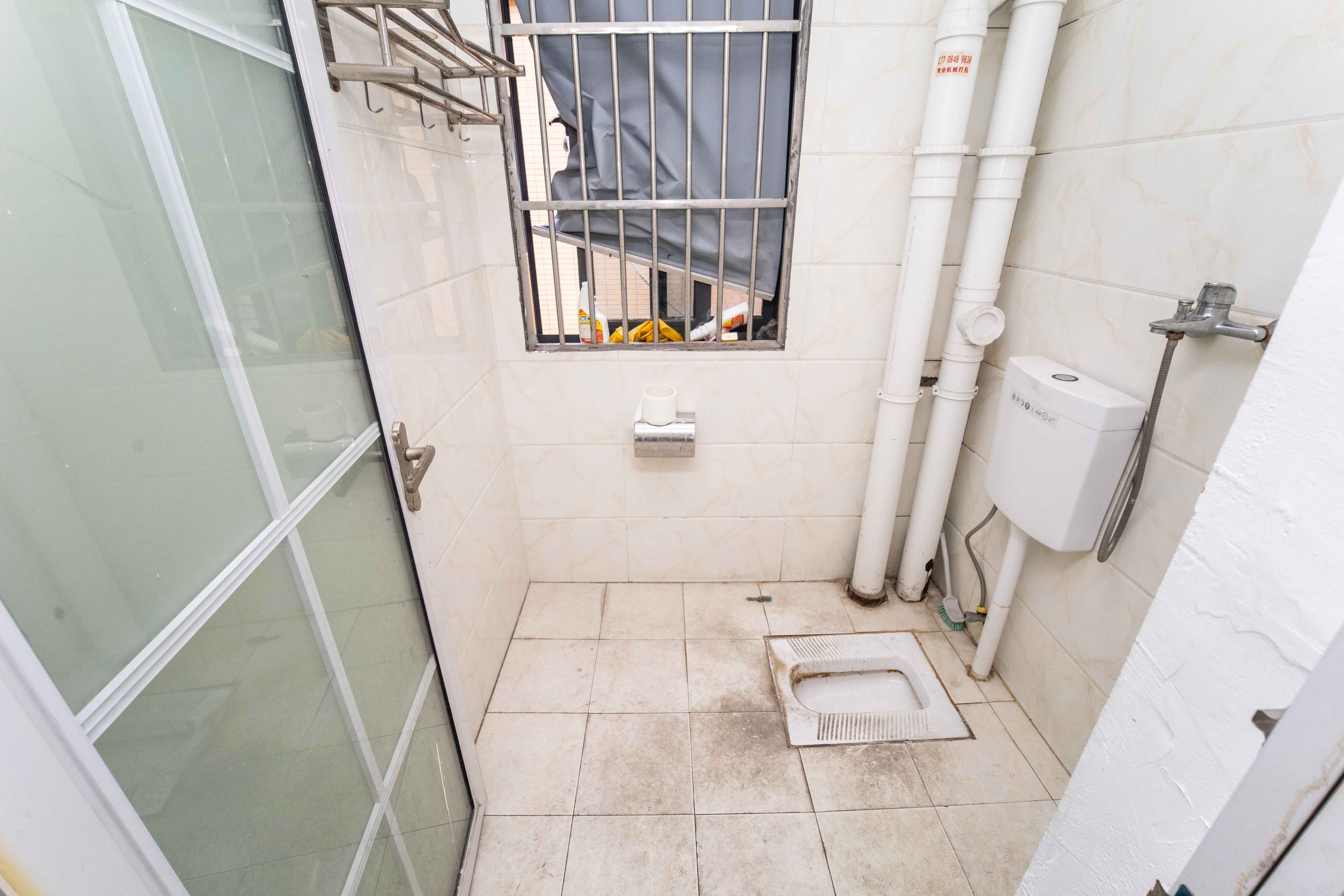 古汉国际广场  4室2厅2卫    96.0万卫生间