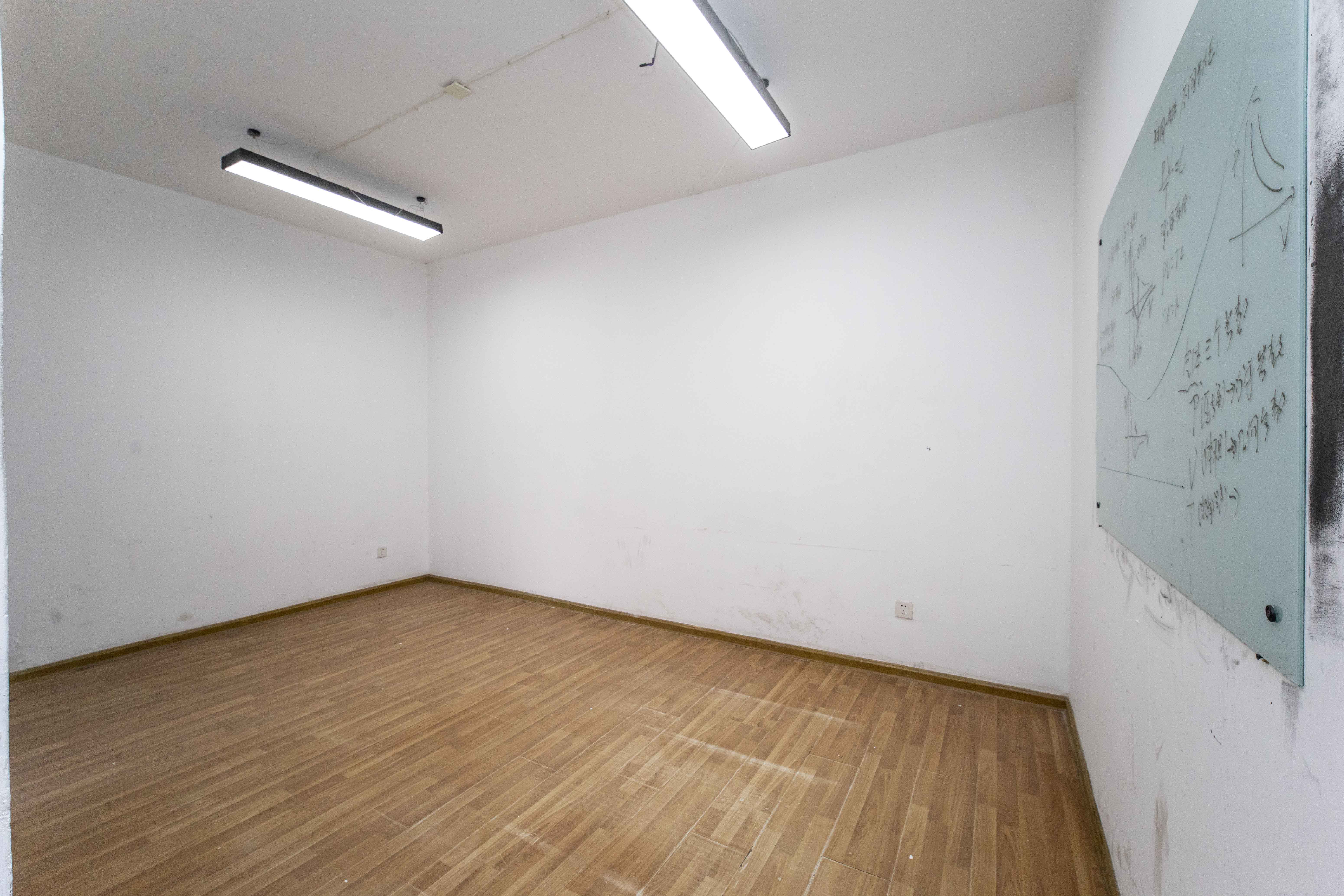 古汉国际广场  4室2厅2卫    96.0万卧室