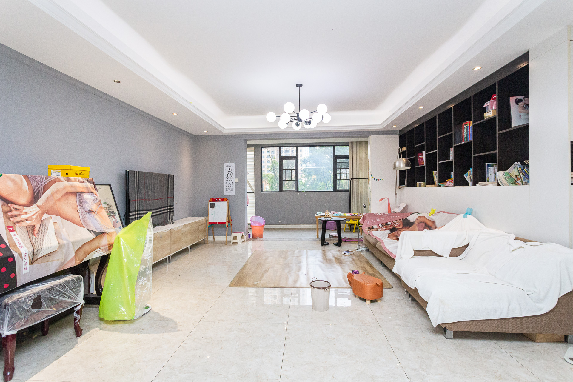 金湘苑(星澜之悦) 4室2厅2卫 166.6万 金湘苑(星澜之悦) 4室2厅2卫 166.6万客厅