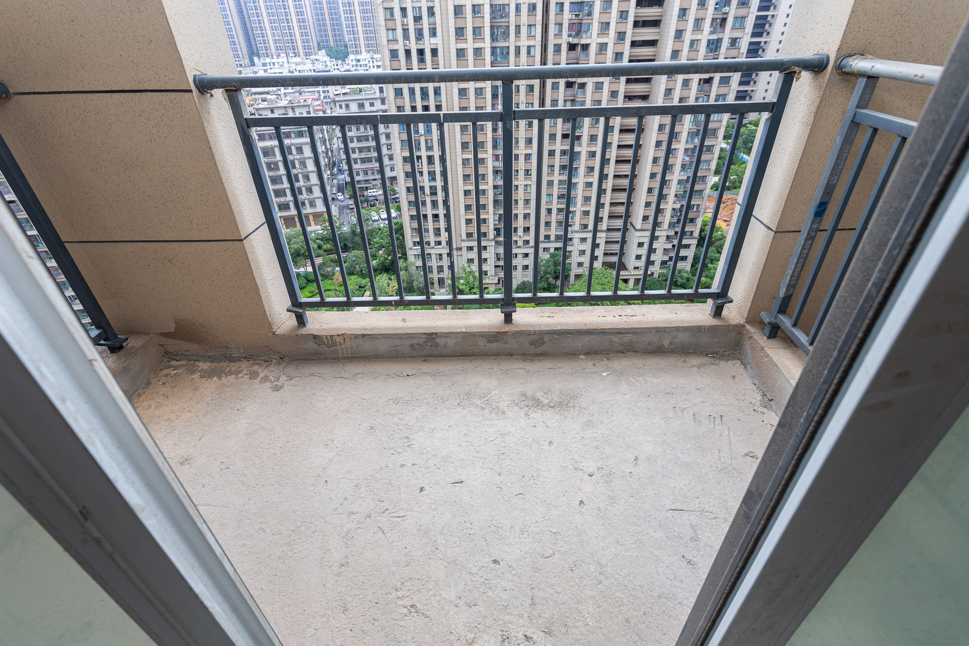 嘉宇银杉(嘉宇西苑) 3室2厅1卫 71.8万 嘉宇银杉(嘉宇西苑) 3室2厅1卫 71.8万阳台