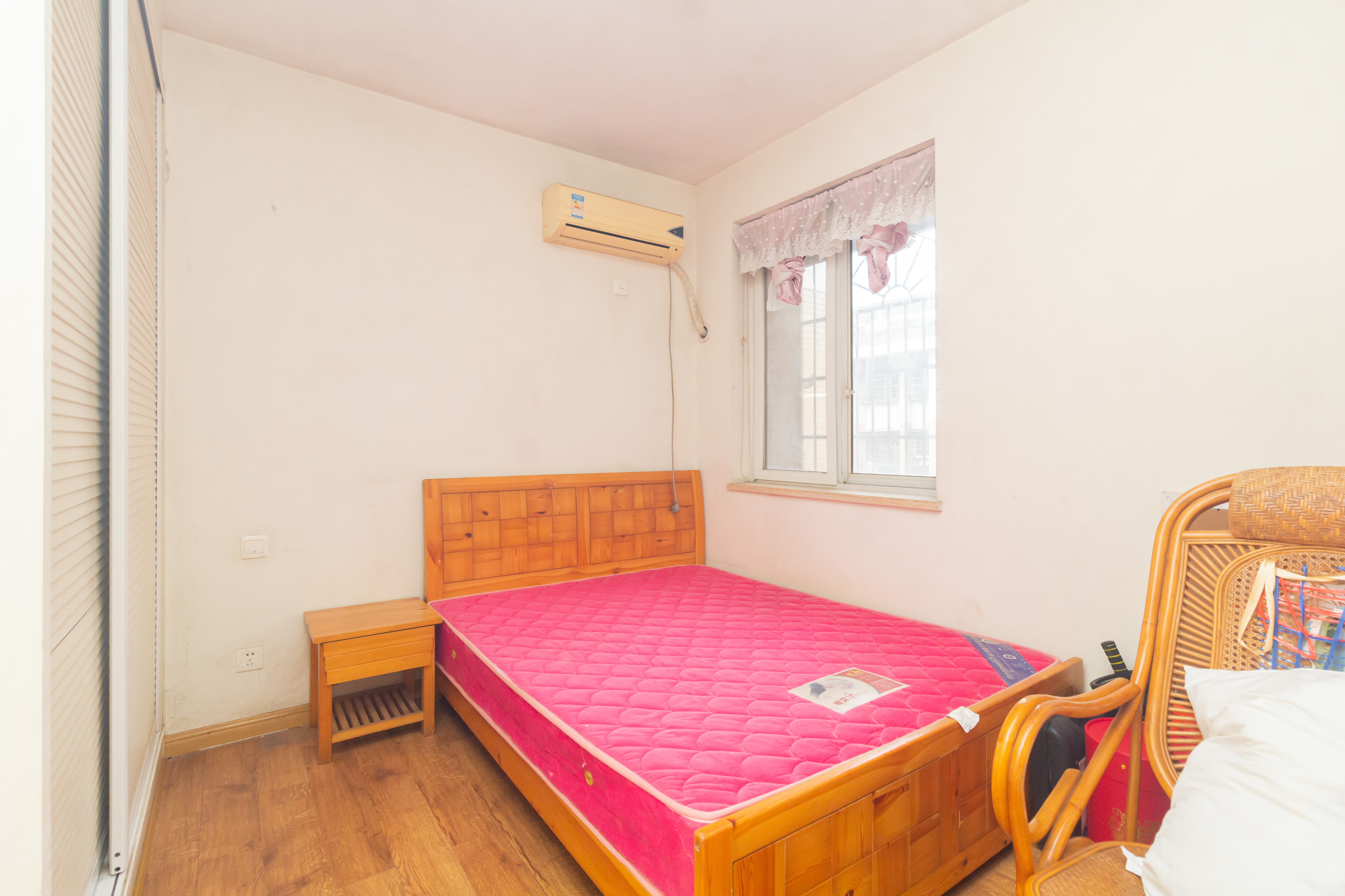 东岸锦城(东方人家)  3室2厅1卫    40.0万 东岸锦城(东方人家)  3室2厅1卫    40.0万卧室