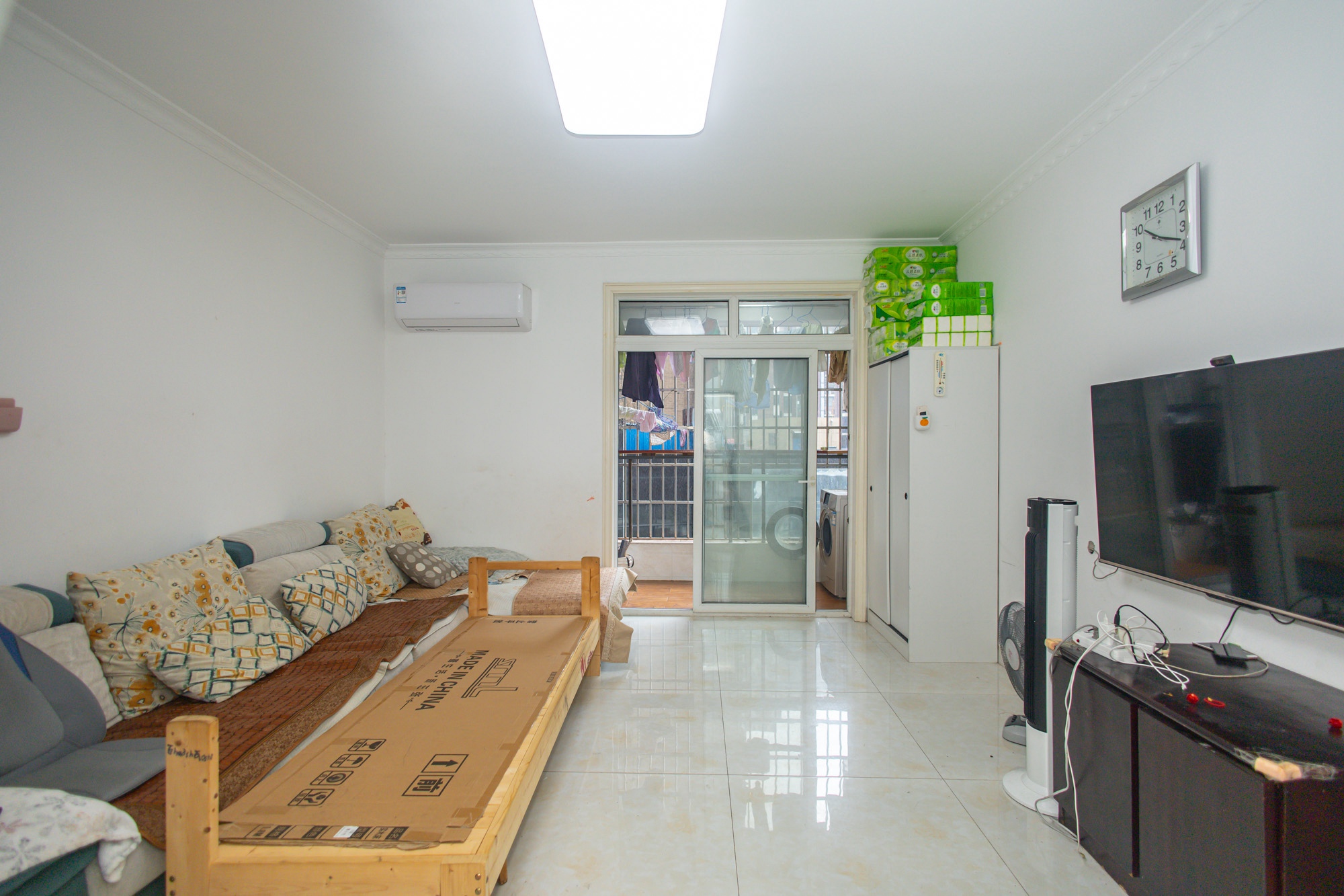 香槟小镇(香槟花苑) 3室2厅1卫 46.8万 香槟小镇(香槟花苑) 3室2厅1卫 46.8万客厅