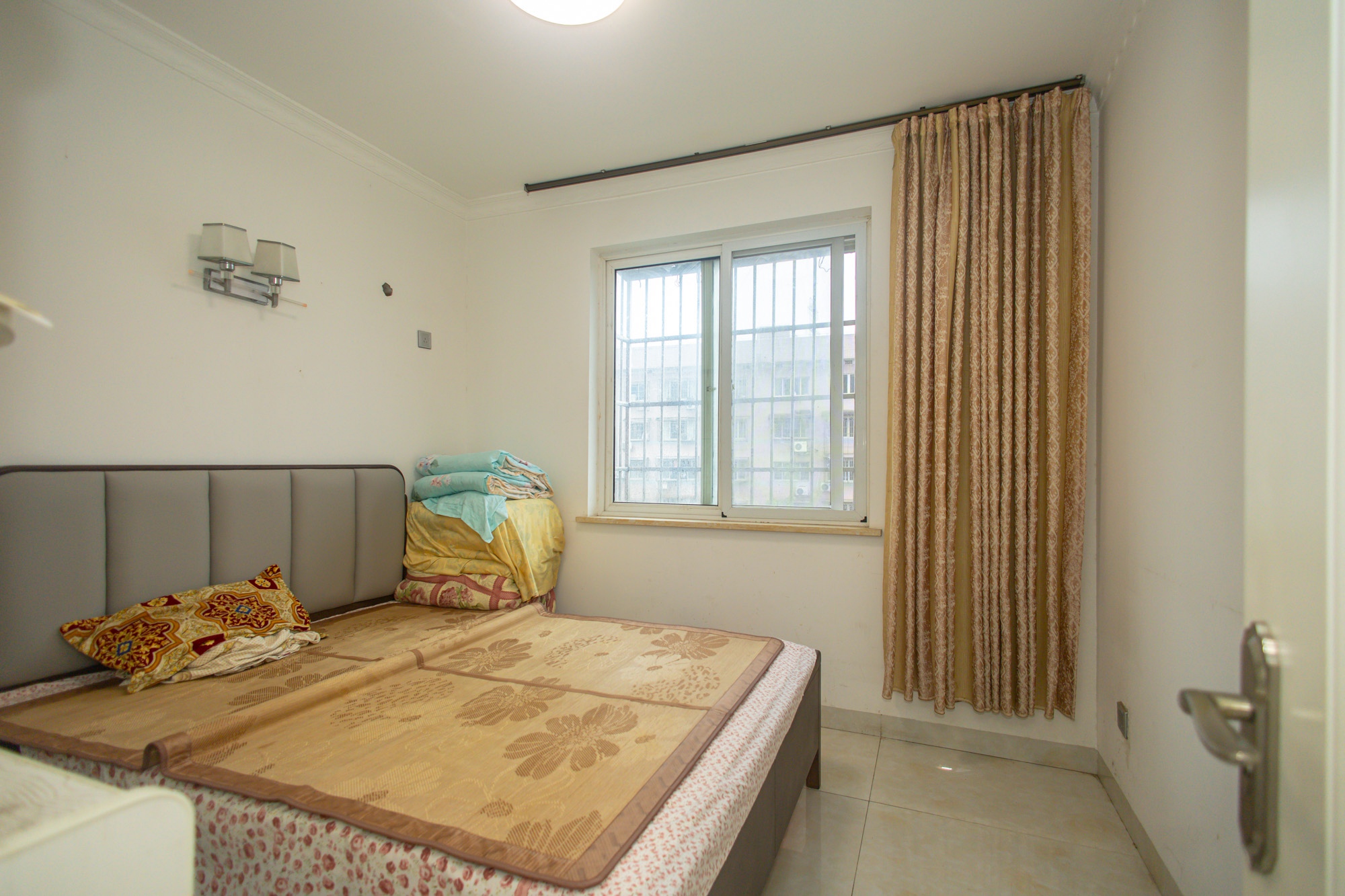 香槟小镇(香槟花苑) 3室2厅1卫 46.8万 香槟小镇(香槟花苑) 3室2厅1卫 46.8万卧室