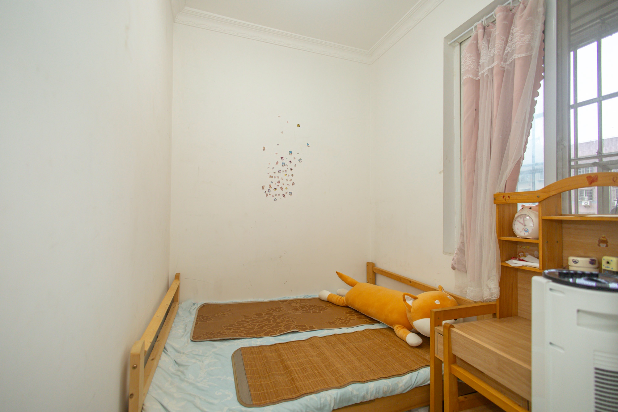 香槟小镇(香槟花苑) 3室2厅1卫 46.8万 香槟小镇(香槟花苑) 3室2厅1卫 46.8万卧室