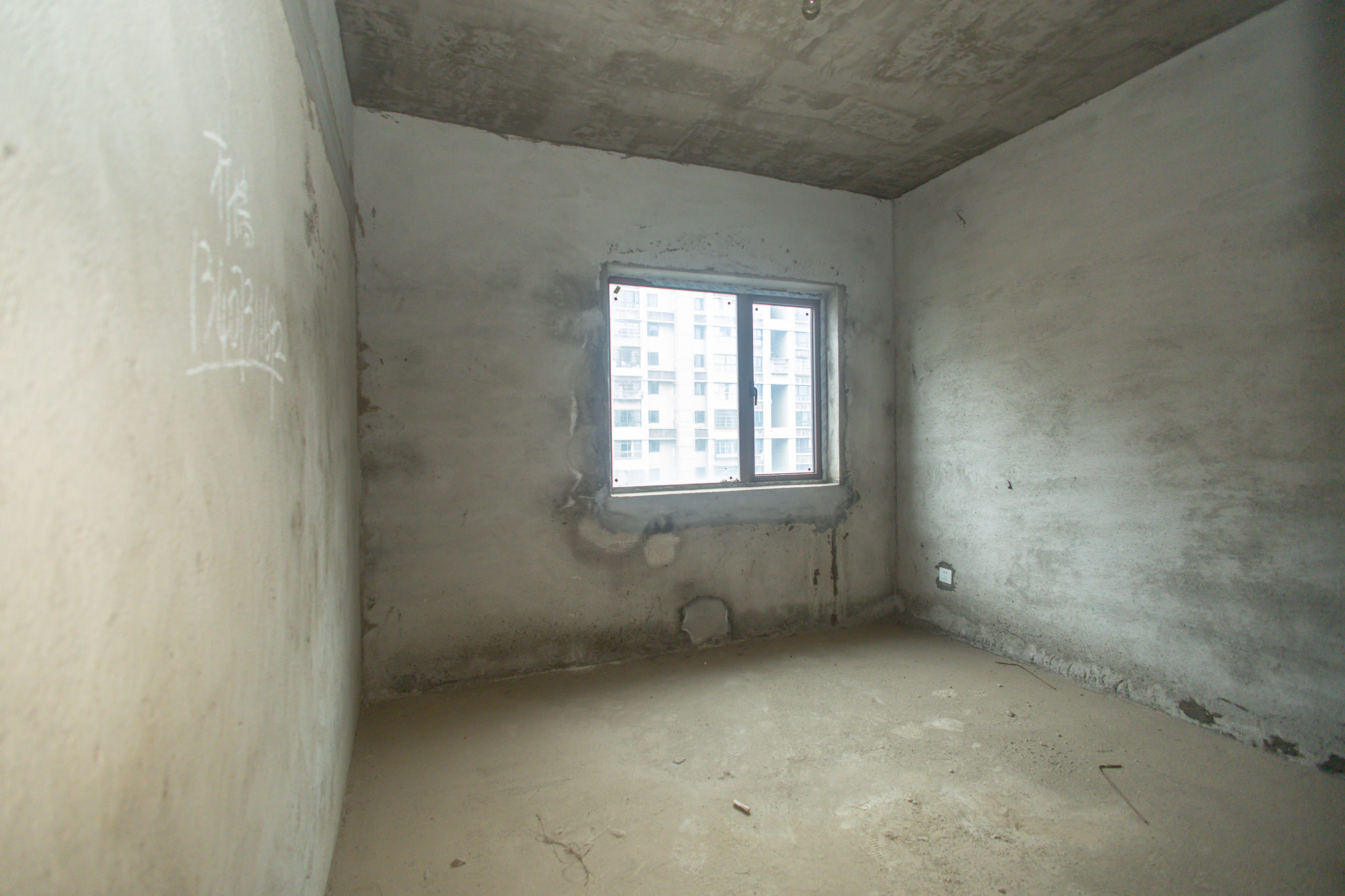 新长海广场 3室2厅1卫 49.8万 新长海广场 3室2厅1卫 49.8万卧室