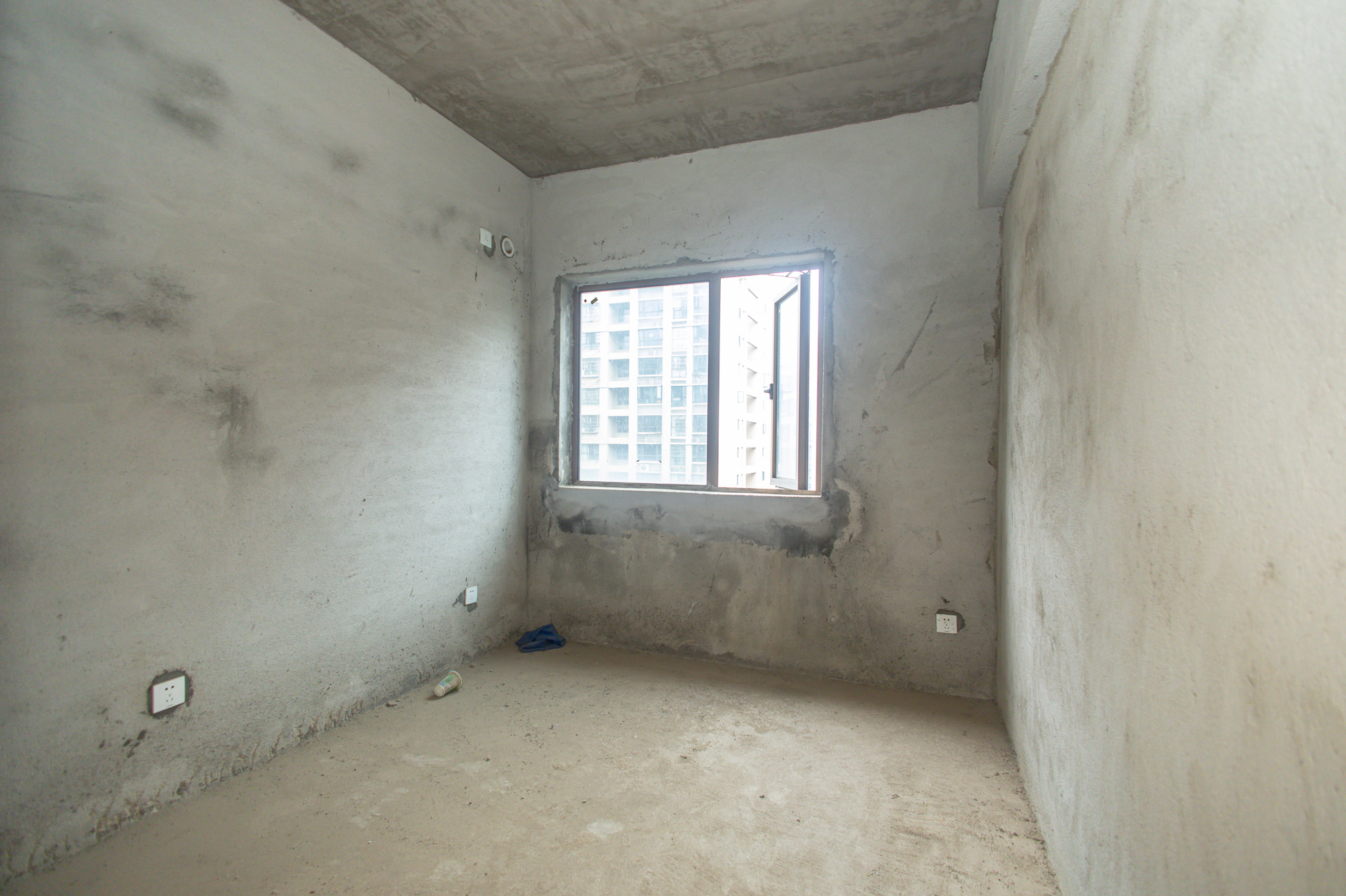 新长海广场 3室2厅1卫 49.8万 新长海广场 3室2厅1卫 49.8万卧室