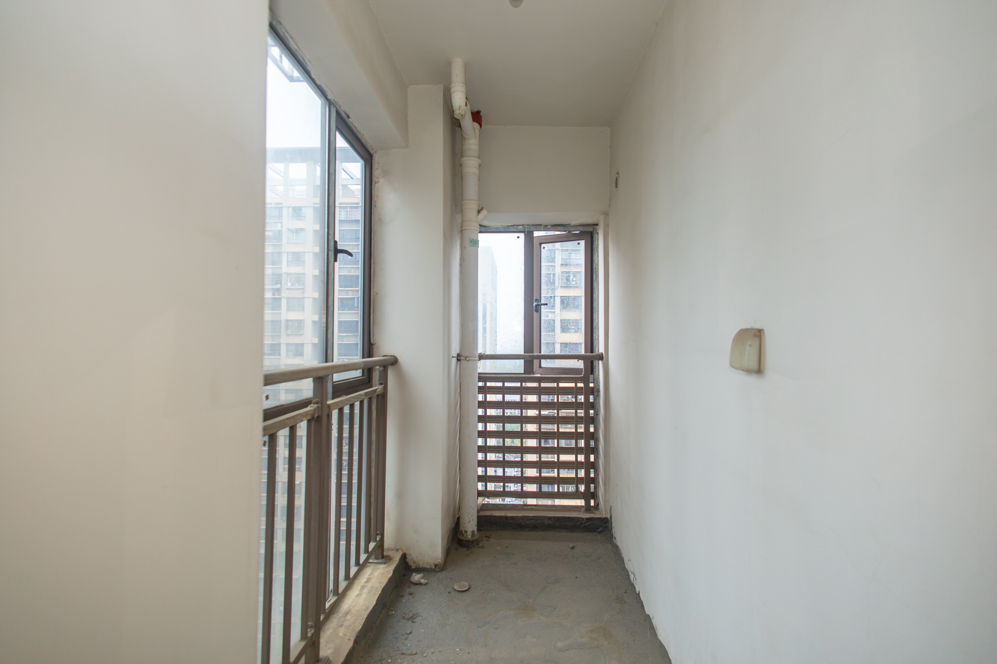 新长海广场 3室2厅1卫 49.8万 新长海广场 3室2厅1卫 49.8万阳台