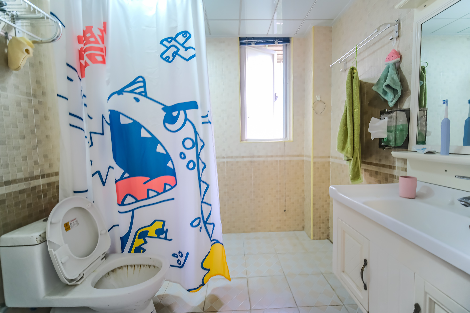 世景华庭 3室2厅2卫 86.8万 世景华庭 3室2厅2卫 86.8万卫生间